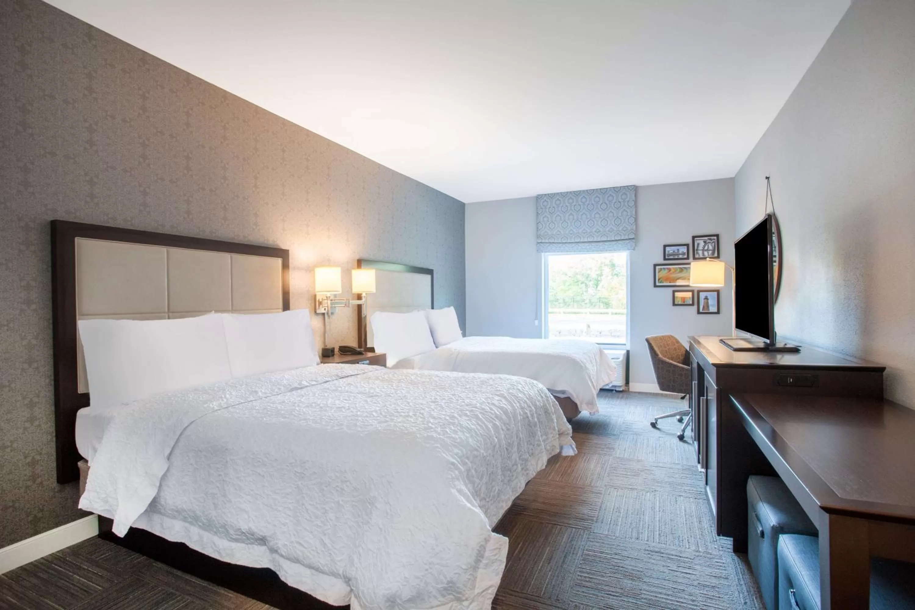 Queen Room with Two Queen Beds - Non-Smoking in Hampton Inn Rochester Penfield, Ny