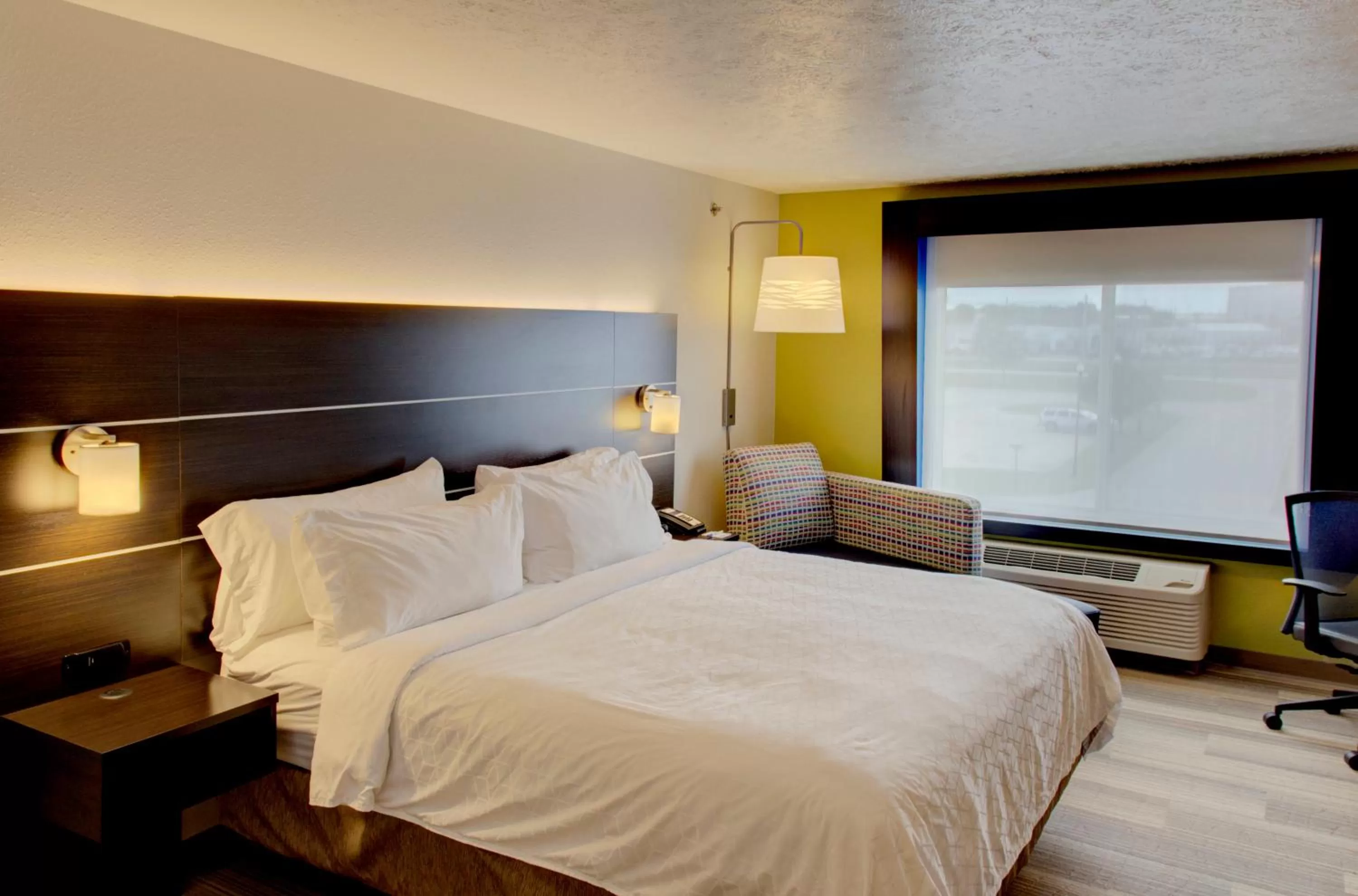 King Suite in Holiday Inn Express & Suites Le Mars by IHG