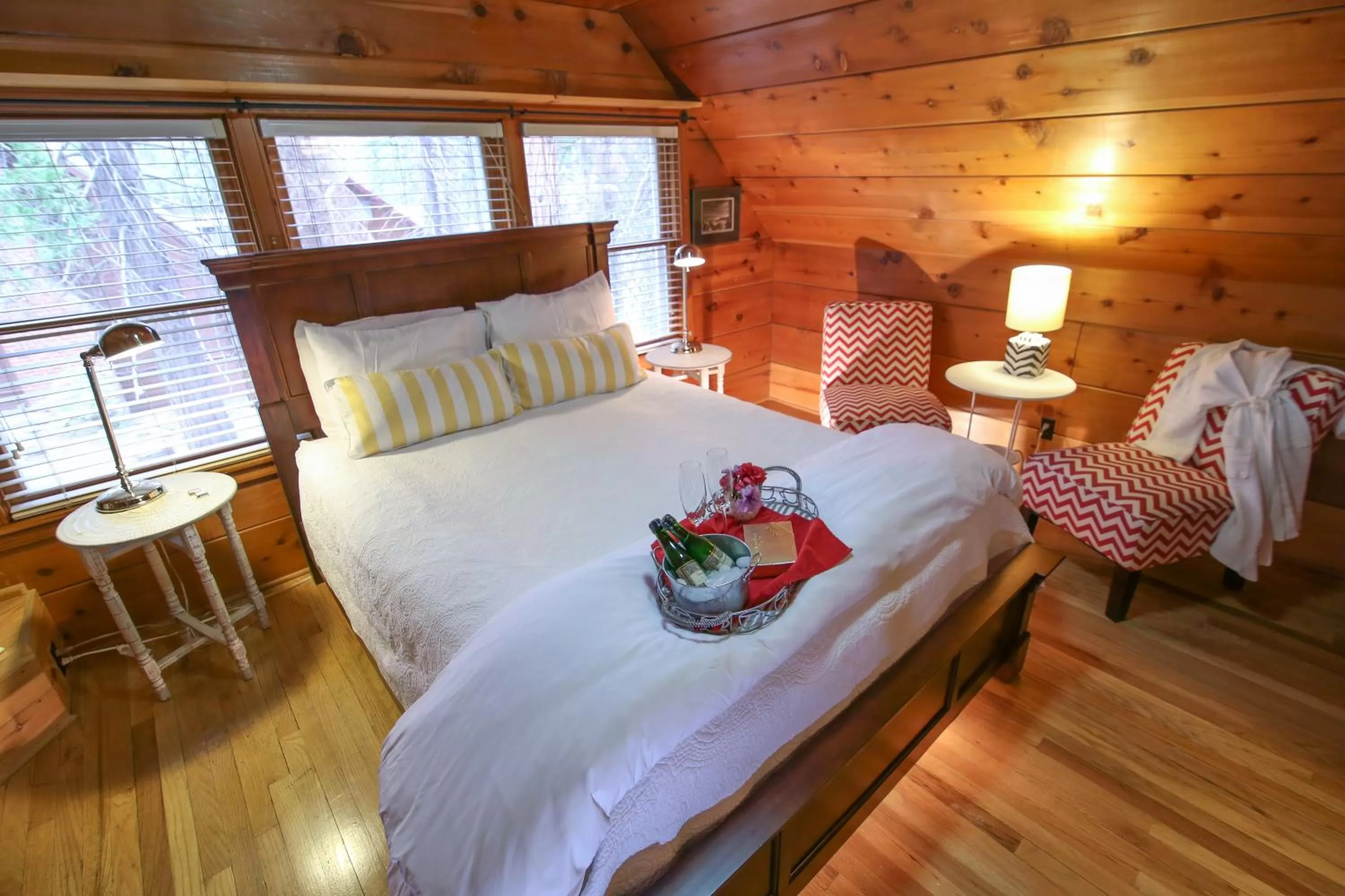 Queen Suite in Elliott House Boutique Inn