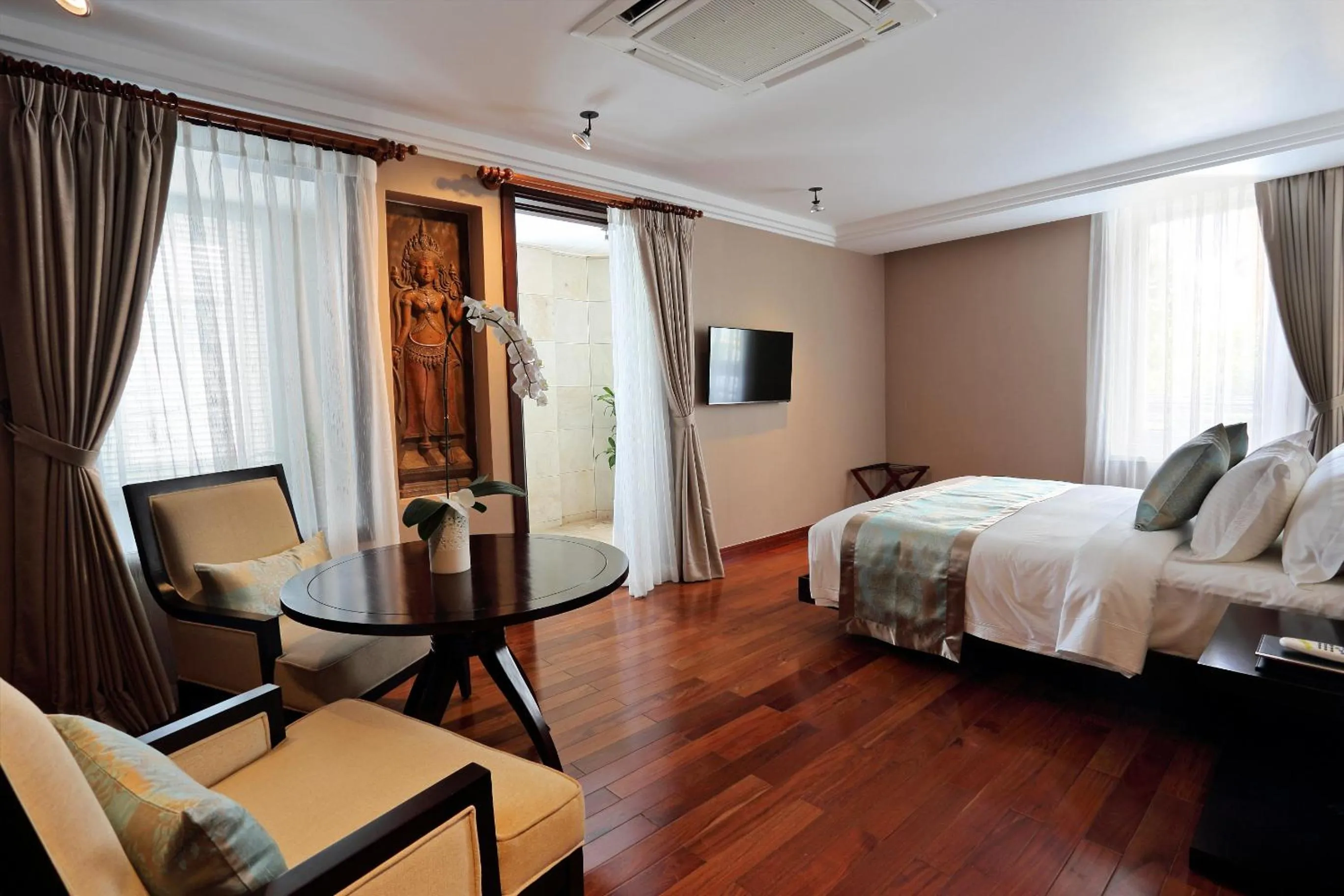 Arunreas Majestic City King Suite with Spa Bath  in Arunreas Hotel