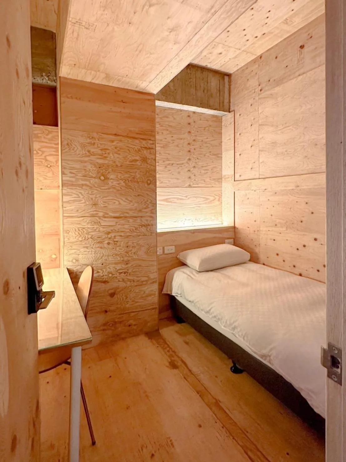 Single Room with Shared Bathroom in Mini West Hotel