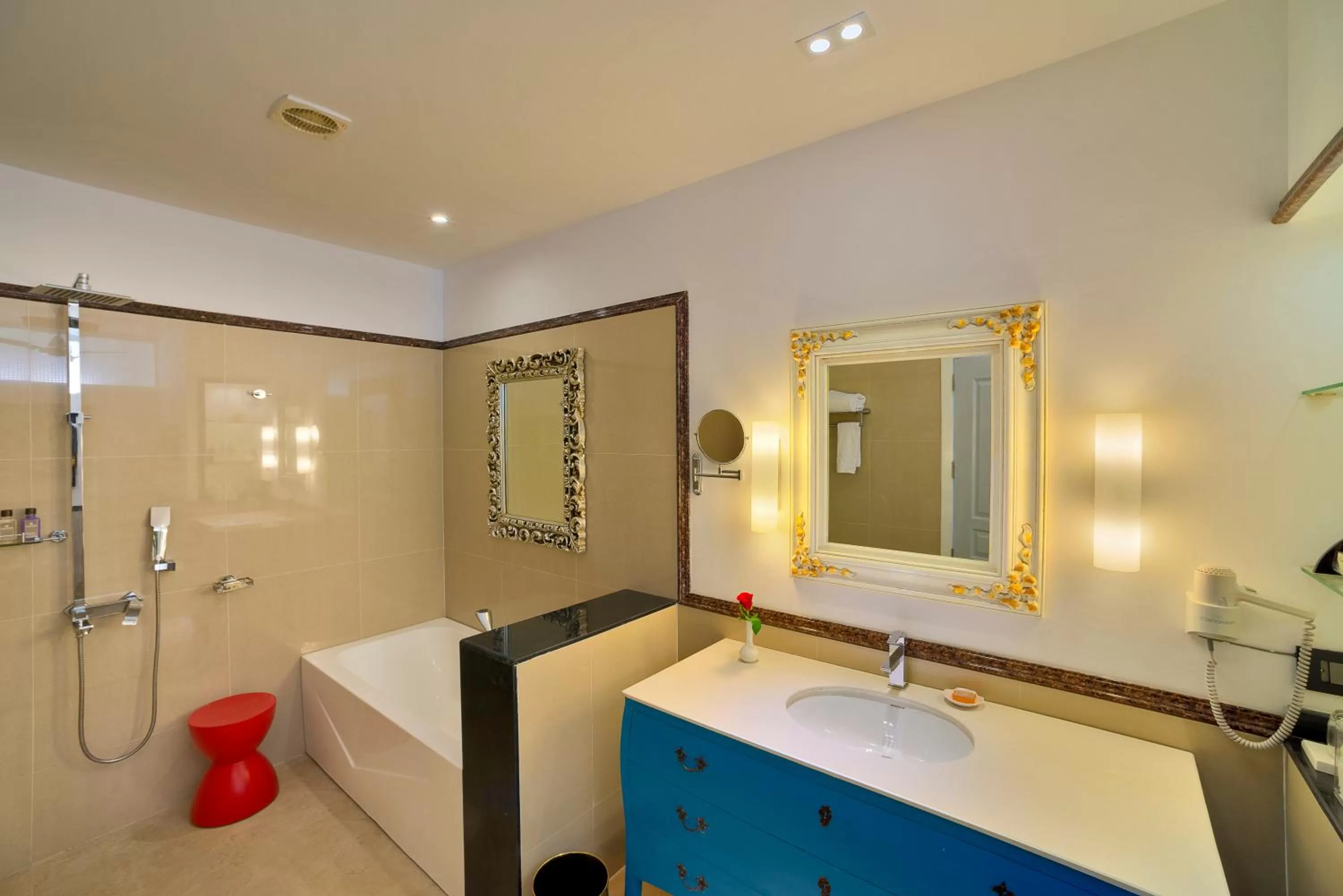 Premium Suite in Mayfair Waves