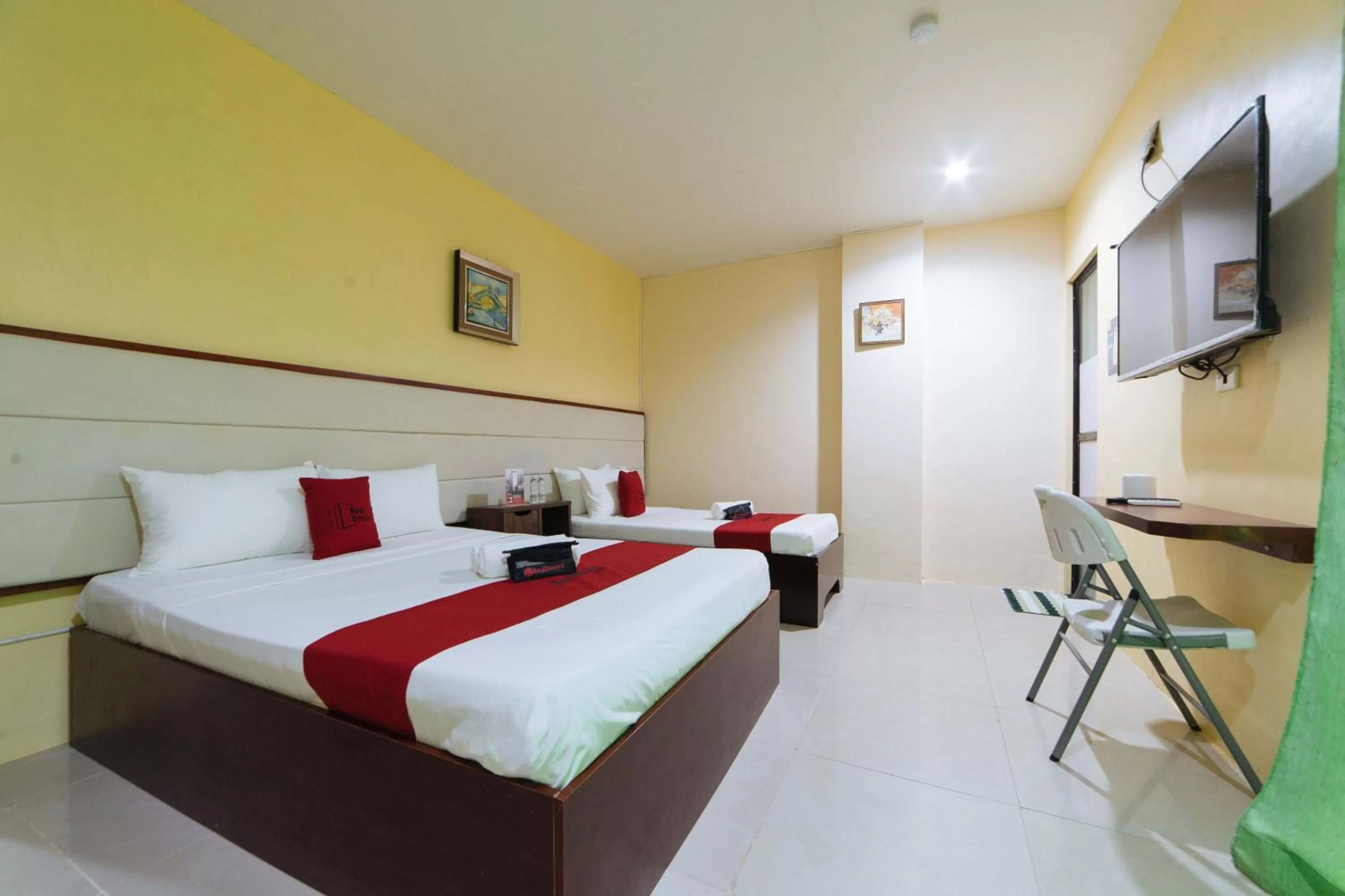 Triple Room in RedDoorz near Notre Dame of Dadiangas University