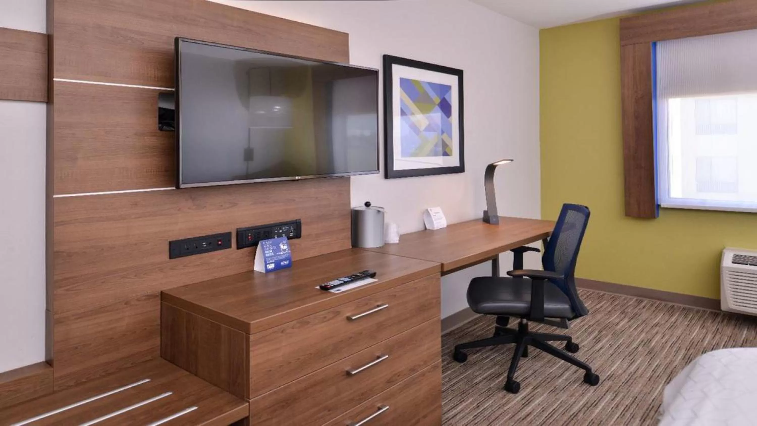 King Room - Mobility Access/Hearing Accessible in Holiday Inn Express Hotel & Suites Mount Pleasant by IHG