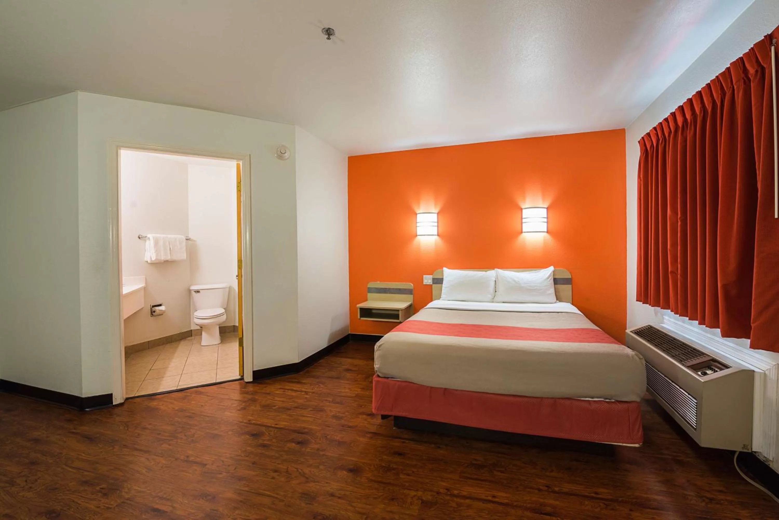 Queen Room - Disability Access - Non-Smoking in Baymont by Wyndham Athens, TN