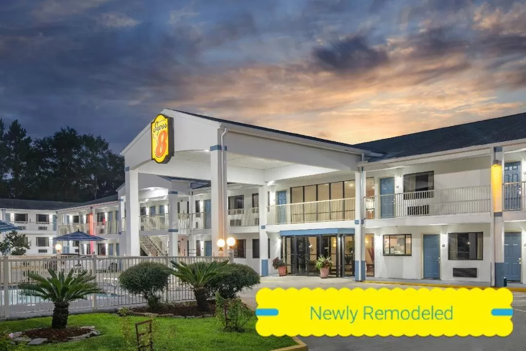 Super 8 by Wyndham Ocean Springs Biloxi