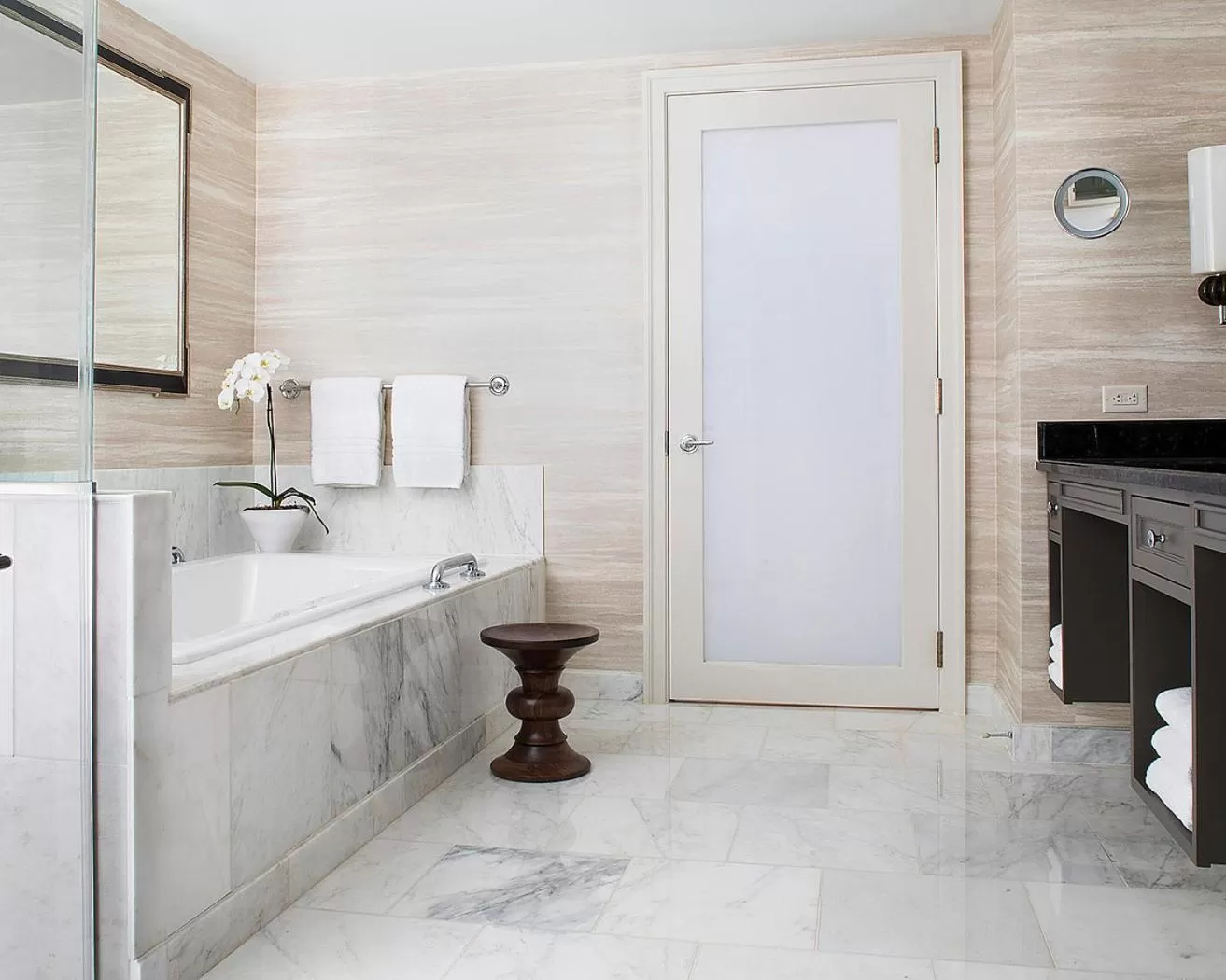 Premier Garden-View  Executive Suite King in Four Seasons Boston