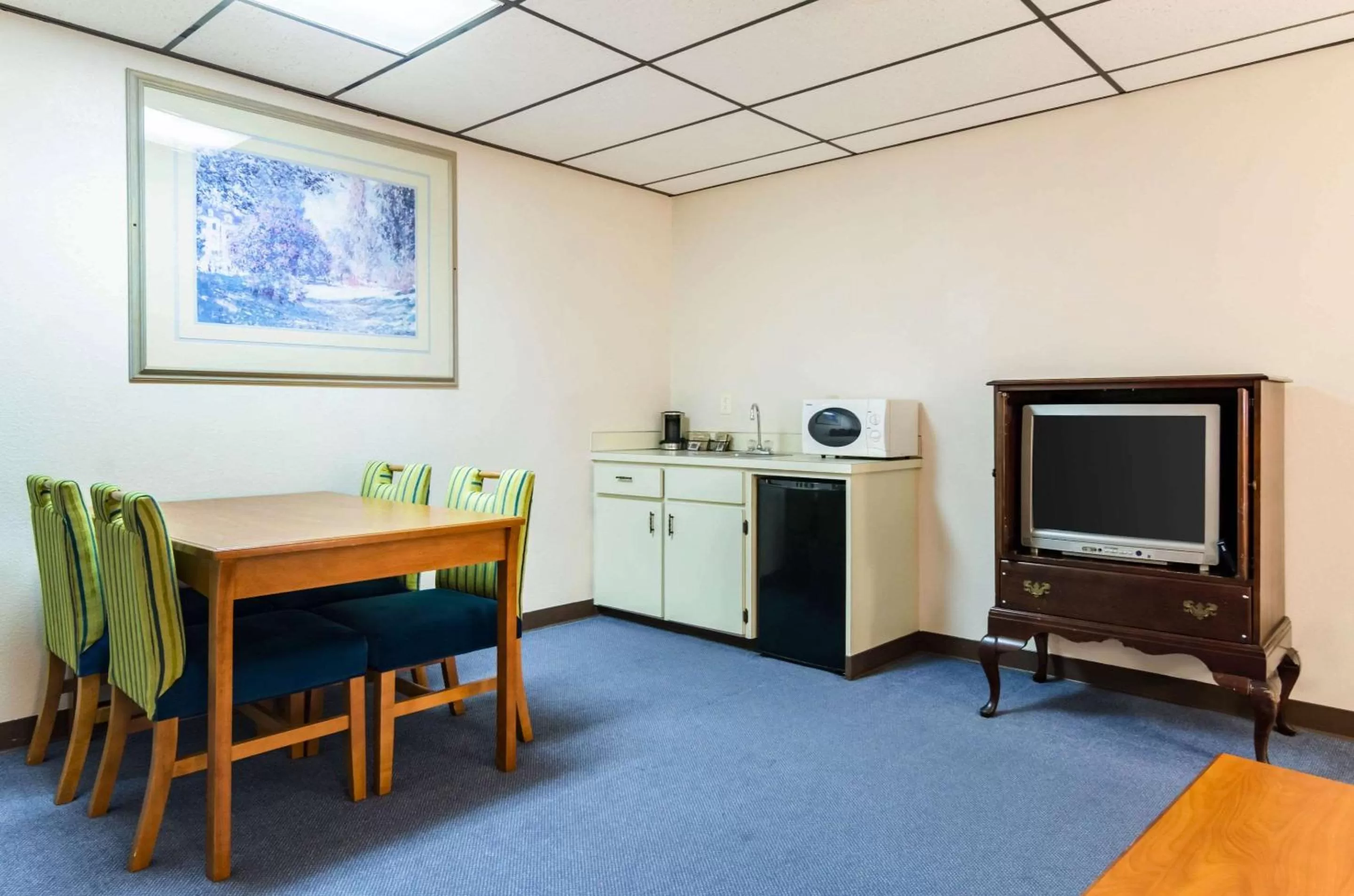 King Suite with Pool View - Non-Smoking/First Floor in Quality Inn & Suites Salina