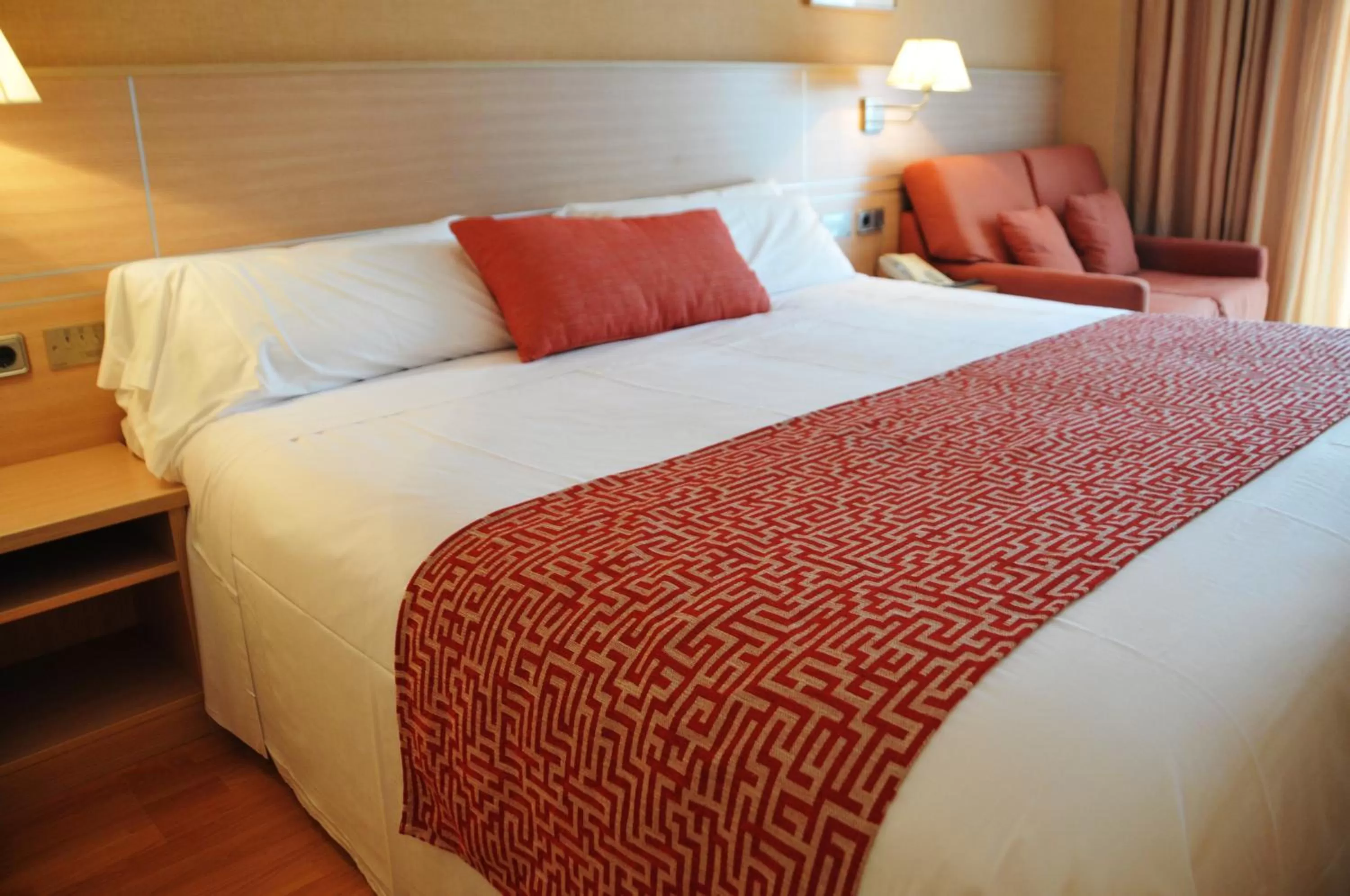 Triple Room (2 Adults + 1 Child) in Hotel Class Valls