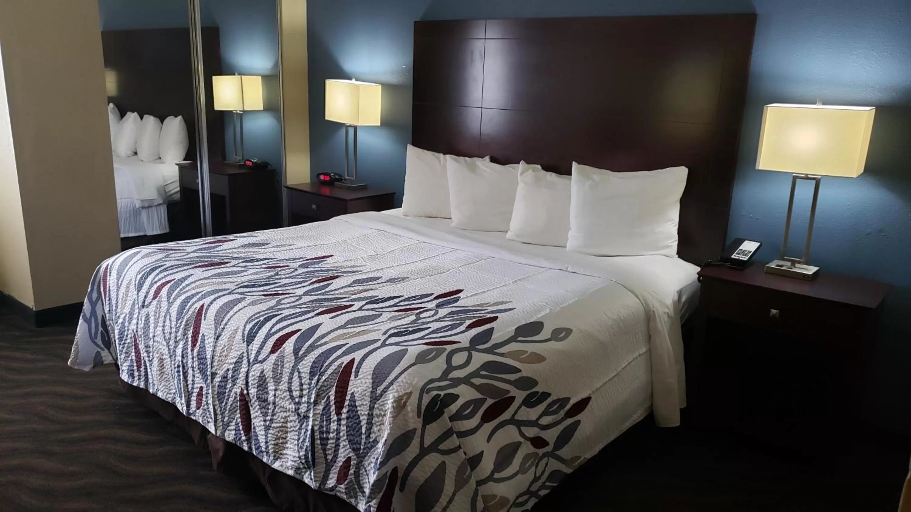 Superior King Room with Jetted Tub - Non-Smoking in Red Roof Inn Port Allen