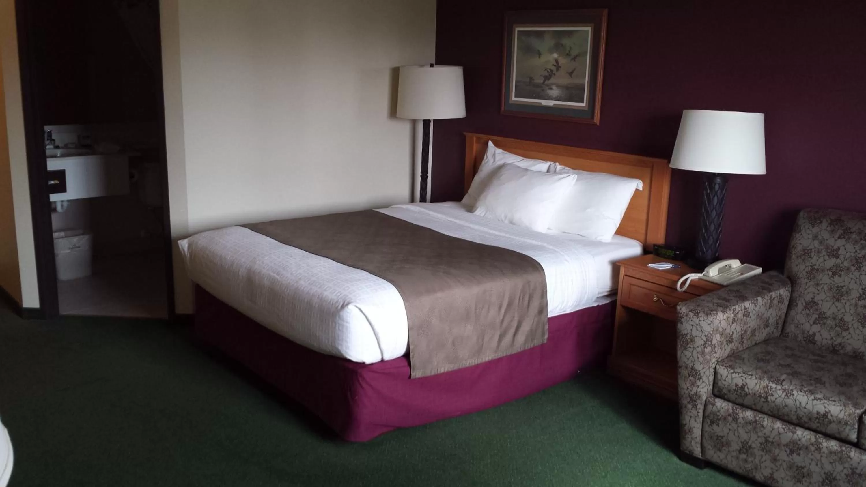 Queen Room - Mobility Access/Non-Smoking in AmericInn by Wyndham Madison SD