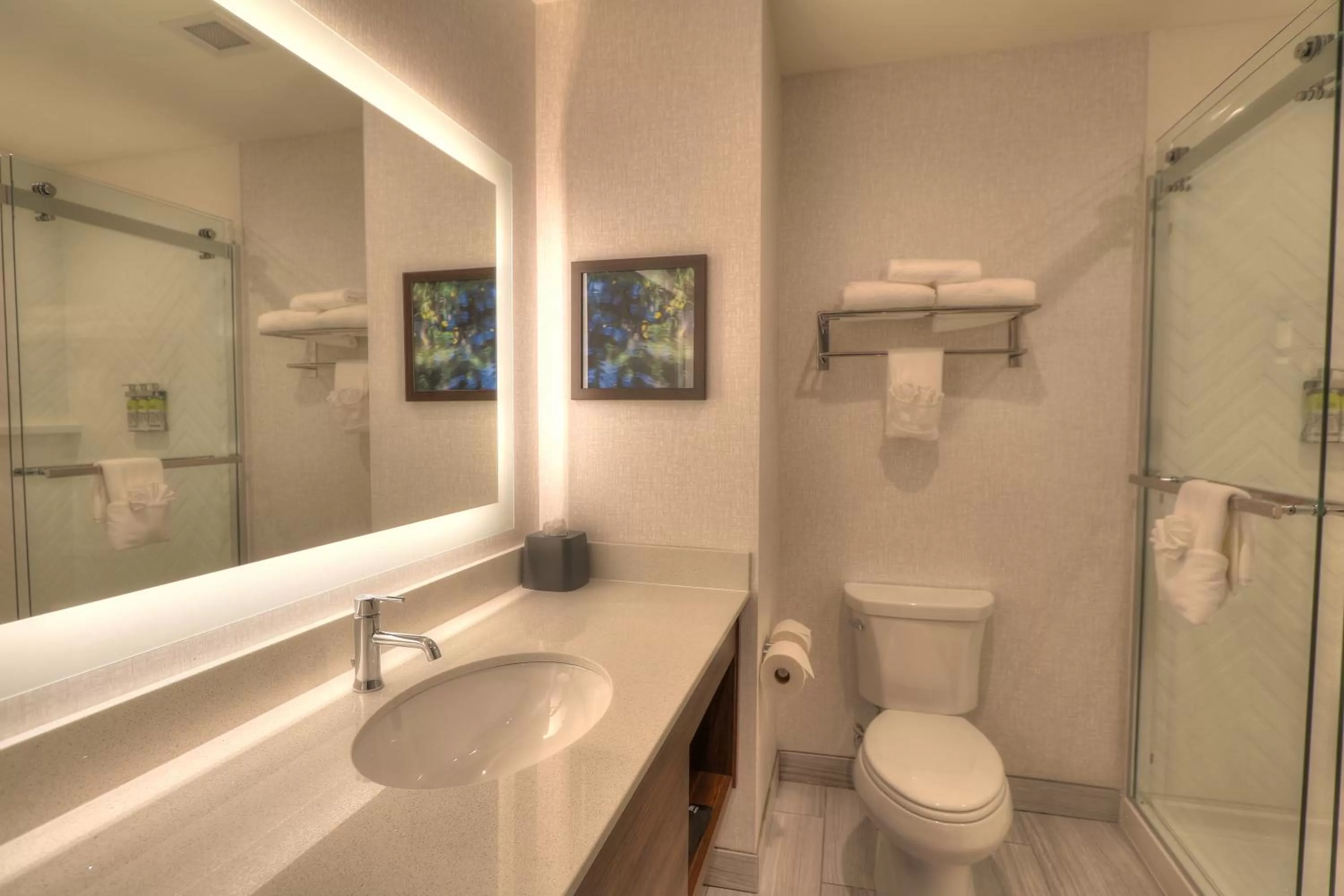 King Room with Parkway Balcony - Non-Smoking in Holiday Inn & Suites Pigeon Forge Convention Center by IHG