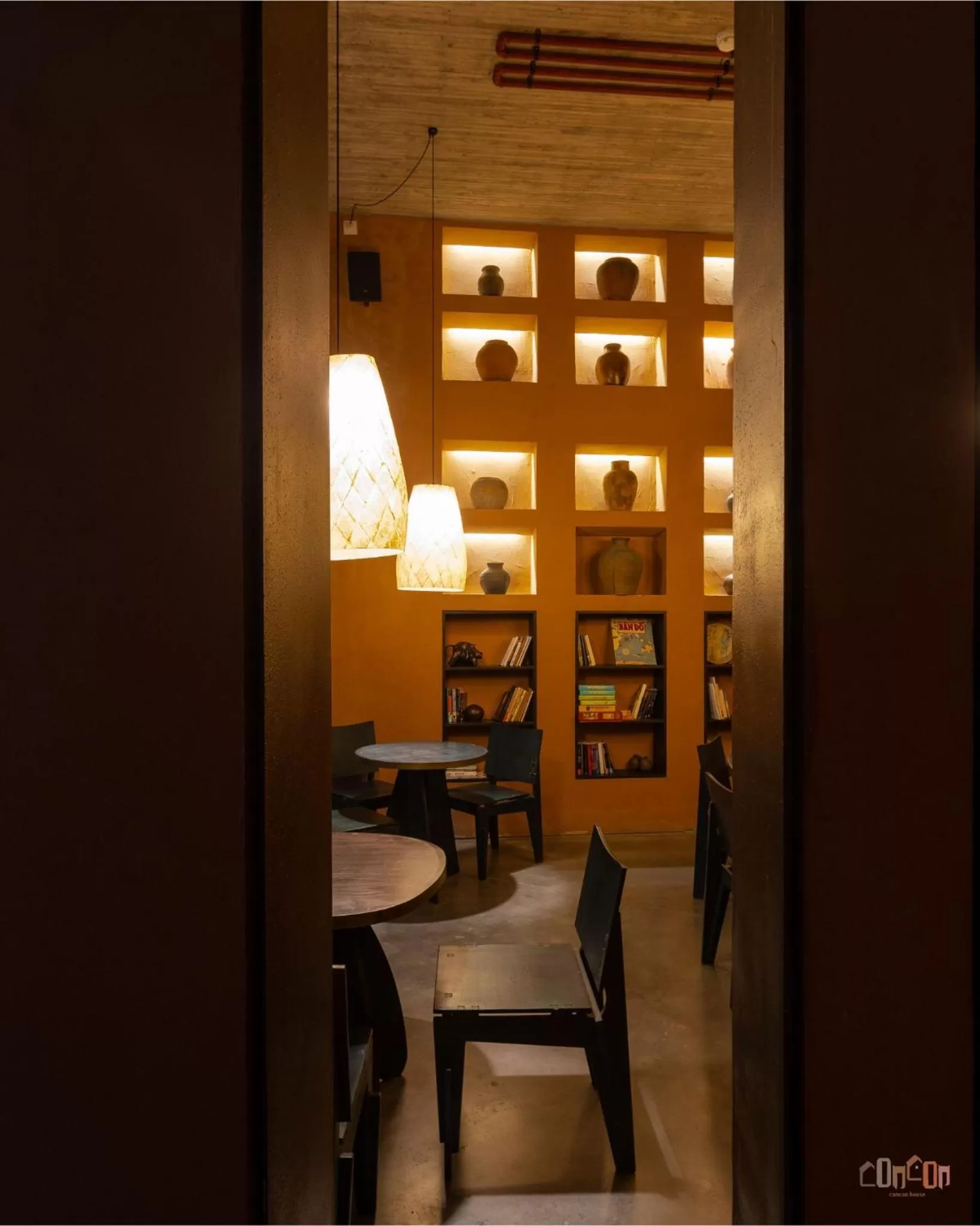 Sunny lake view in Concon house