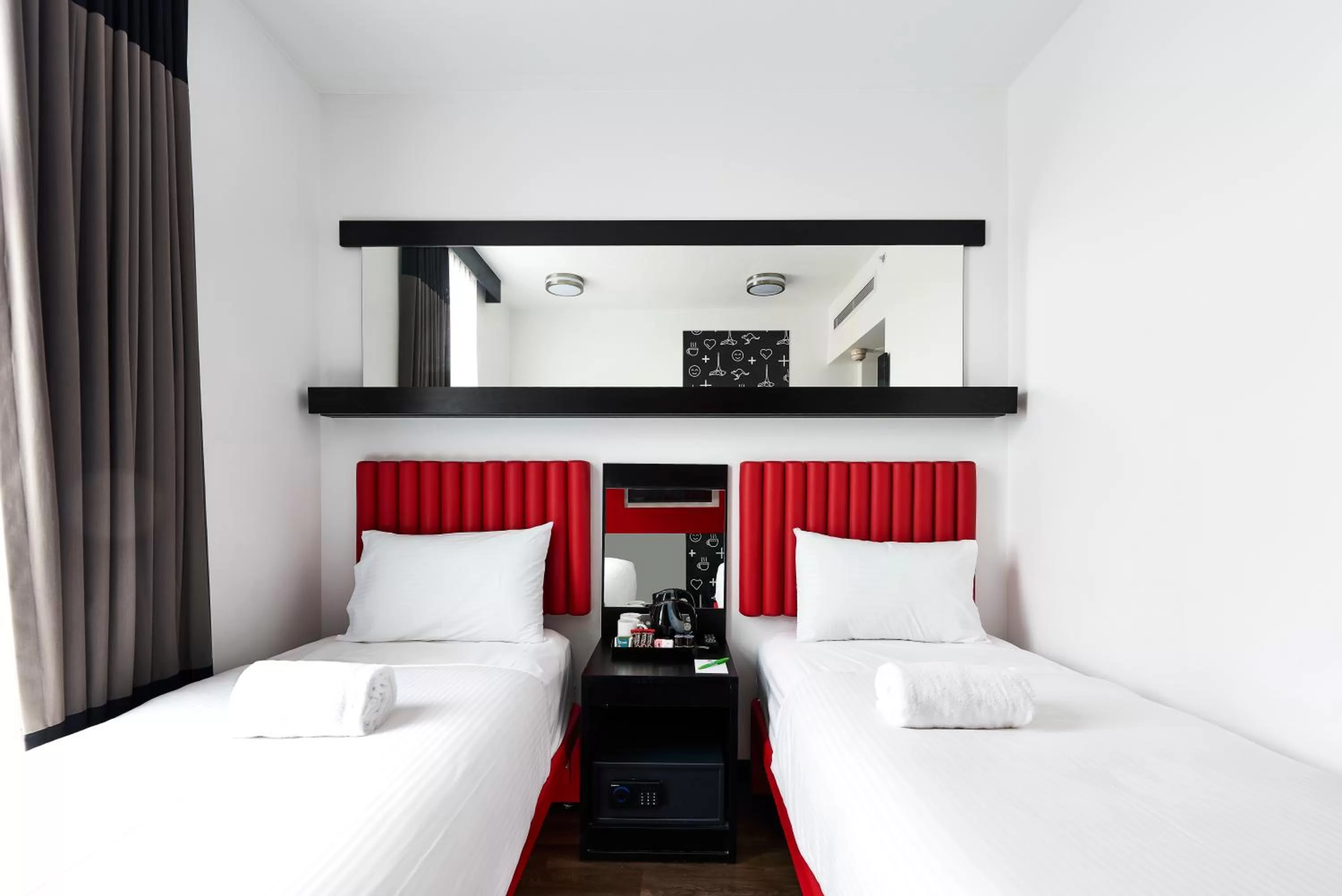 Standard Twin Room in Essence Hotel Carlton