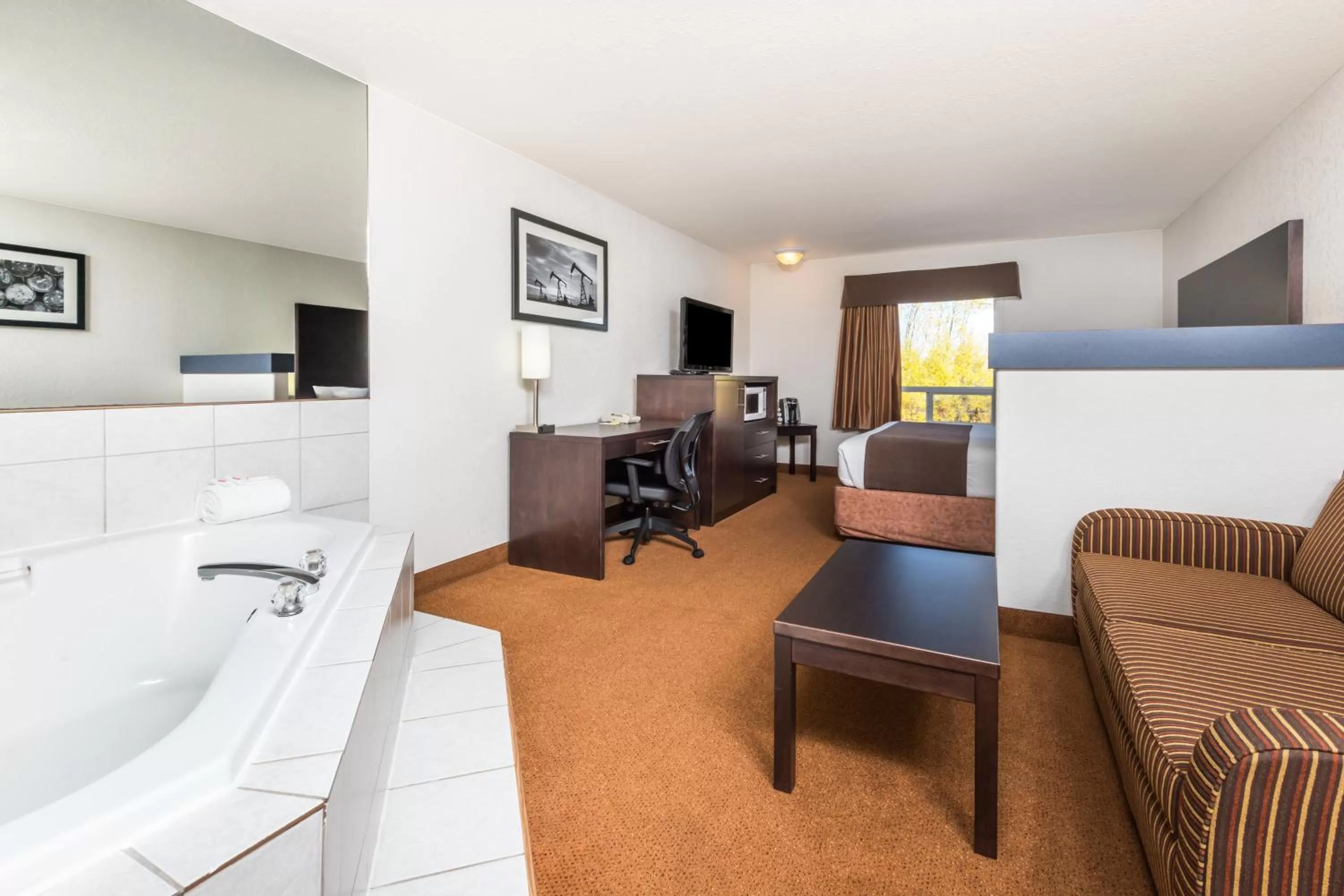 Deluxe King Suite in Super 8 by Wyndham Vermilion AB