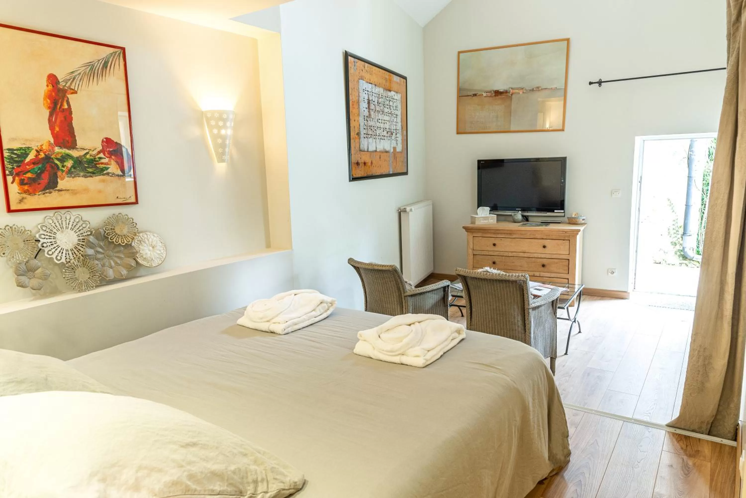 Chambre Double Standard avec Bain, accès gratuit à la piscine et au SPA in Chambres d'Hôtes et Suites à La Ferme de l'Oudon & SPA