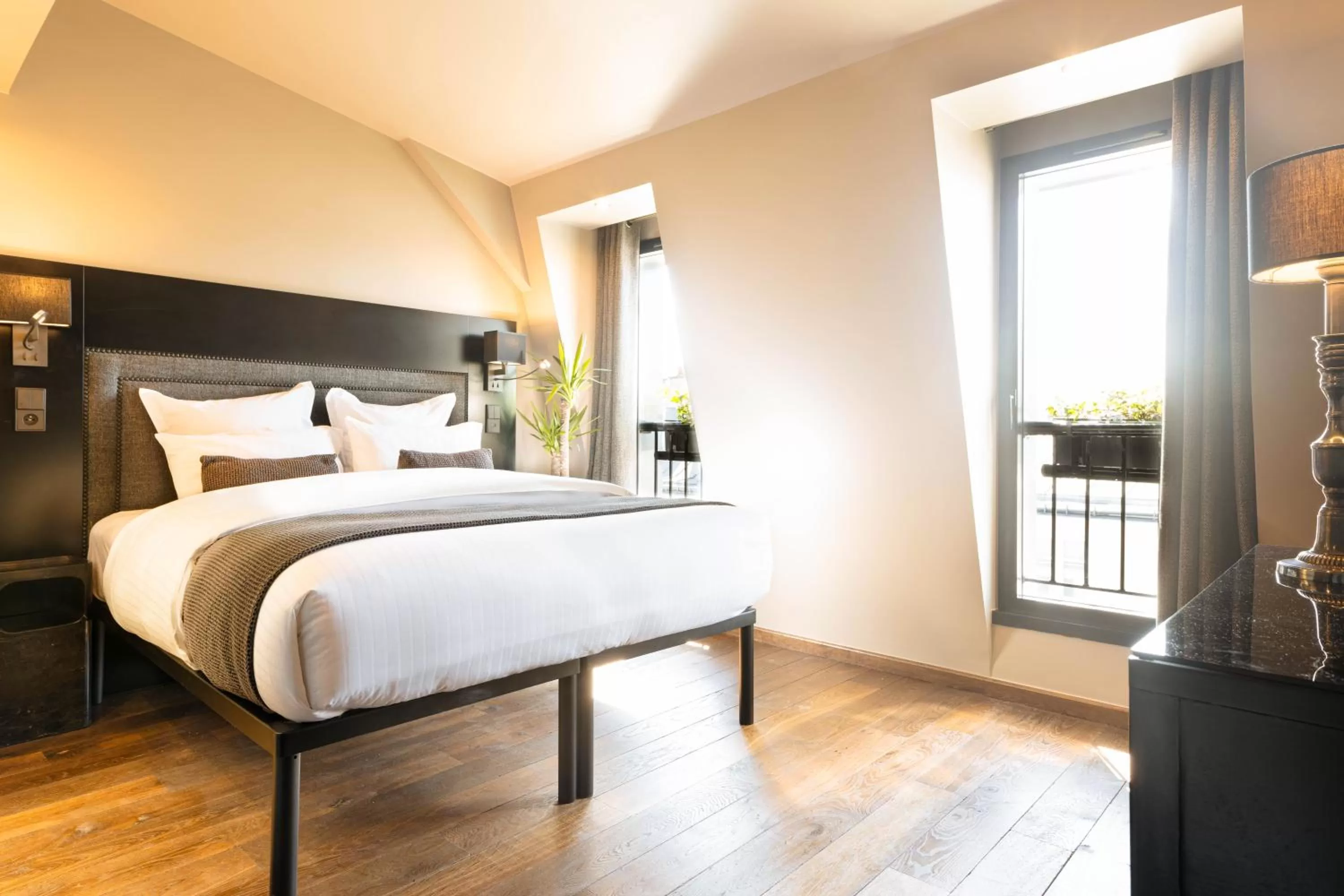 Room Top Floor in B Montmartre