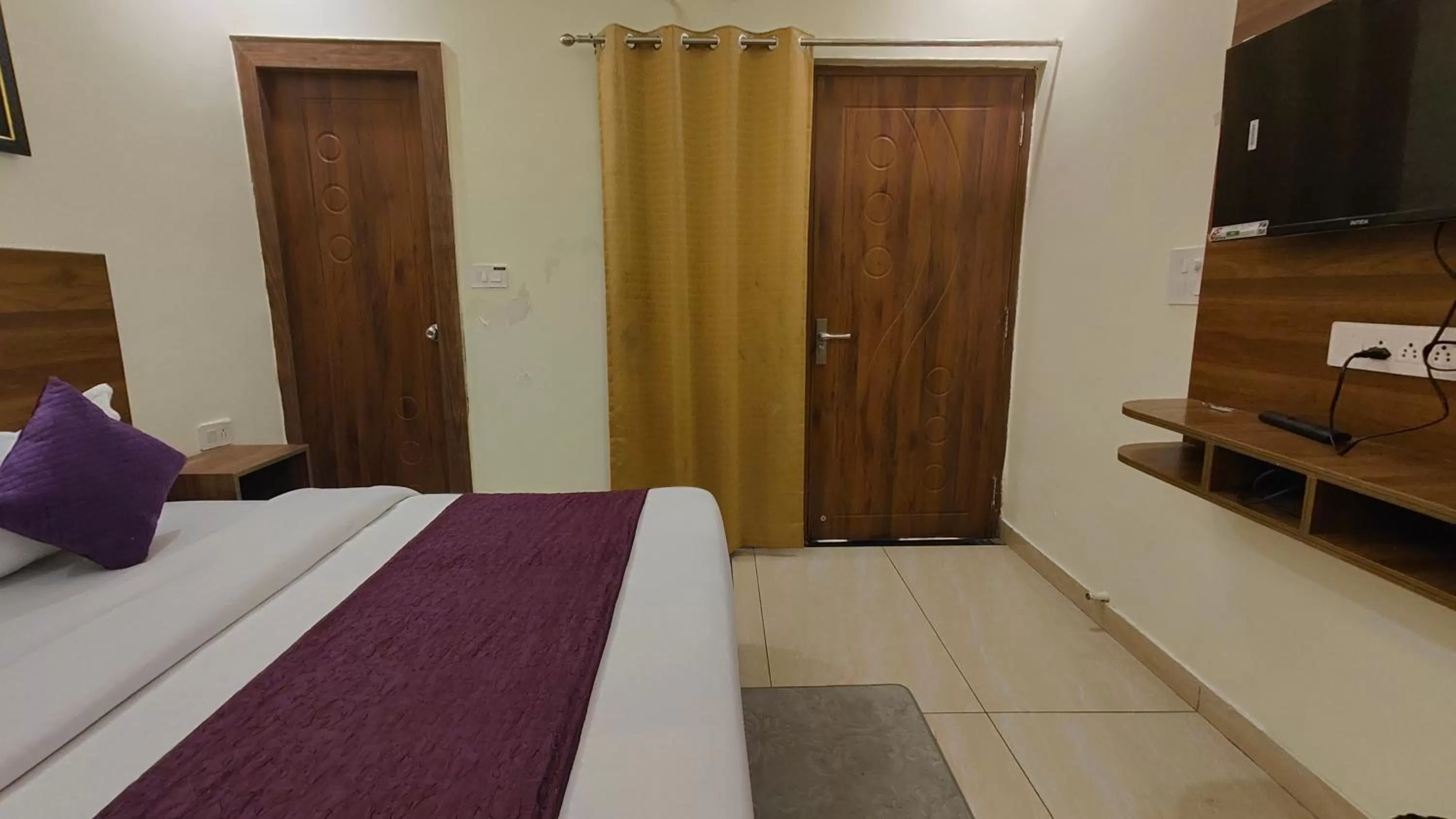 Budget Double Room in Perfectstayz Value Forest Valley Near Waterfall