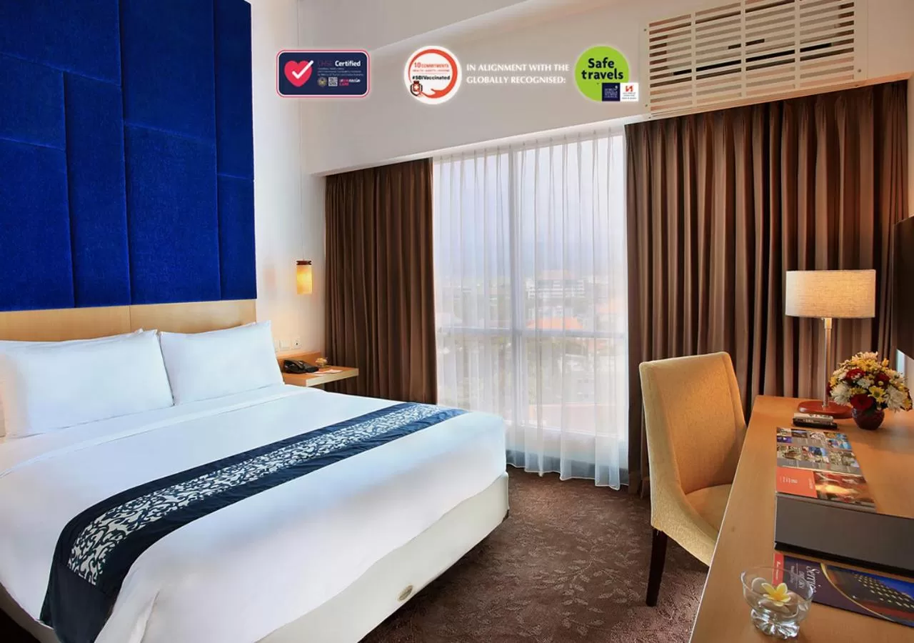 Deluxe Double Room in Swiss-Belinn Malang
