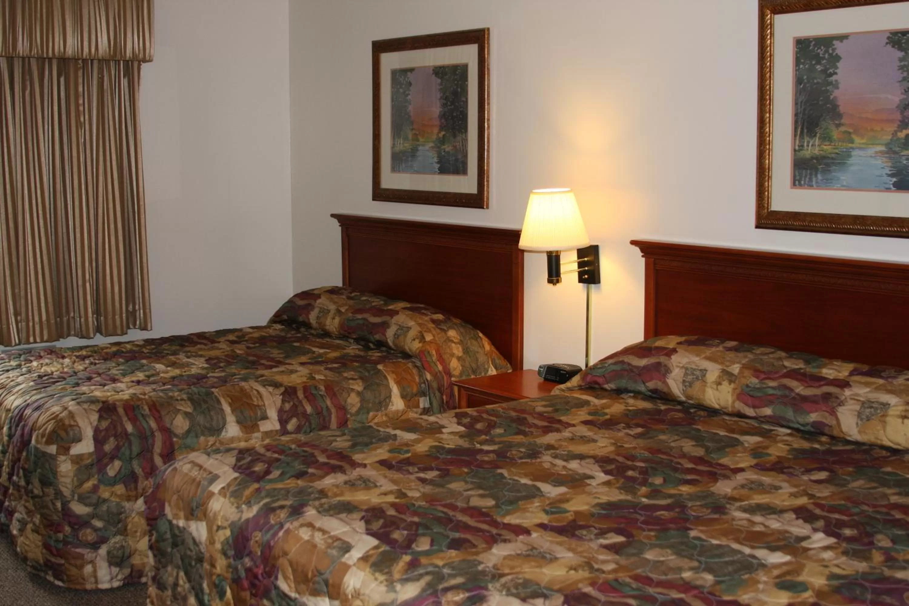 Double Room with Two Double Beds in Gladstone Inn and Suites