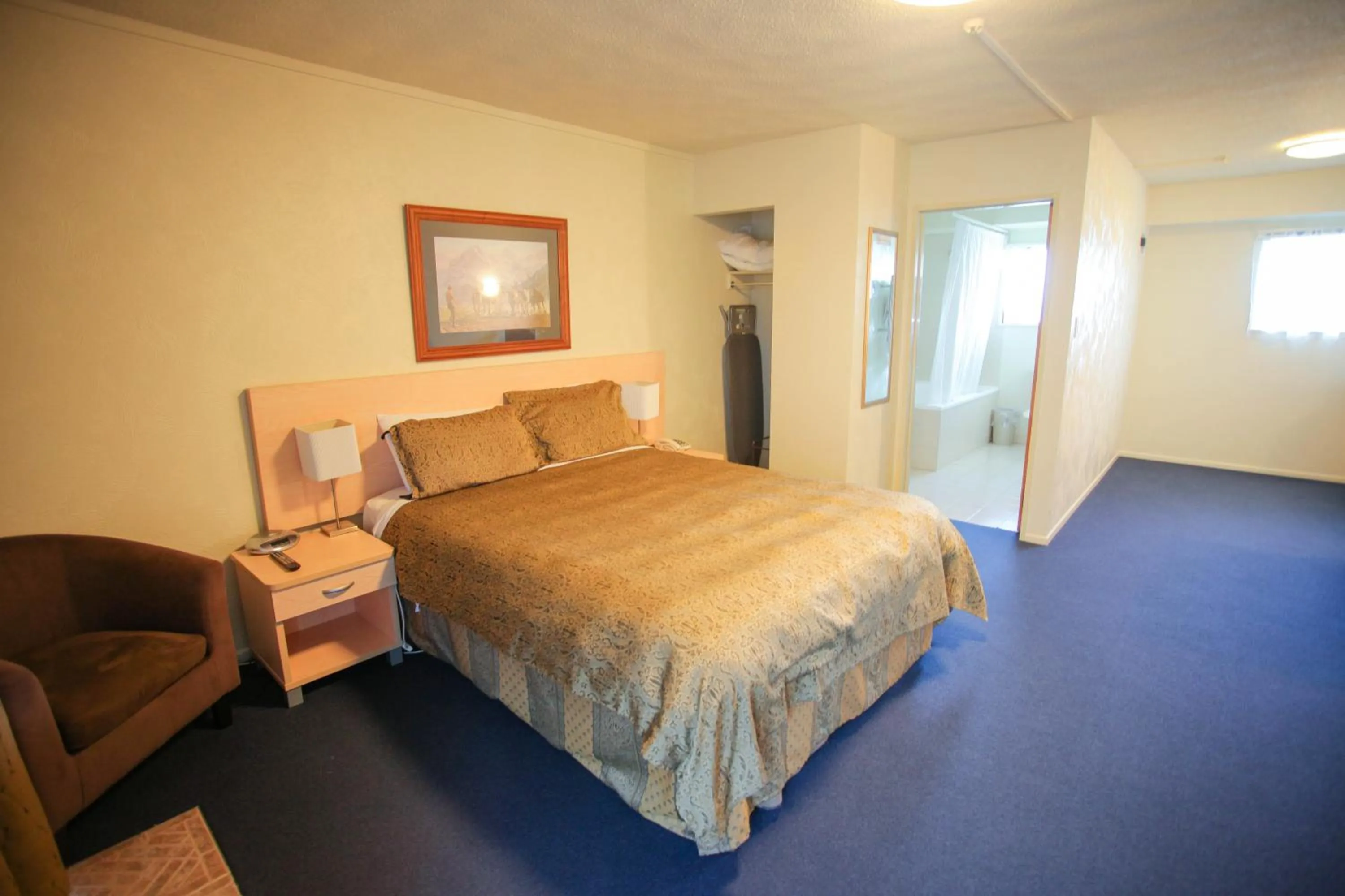 Superior Double with Spa Bath in Abbots Hamilton – Hotel and Conference Centre