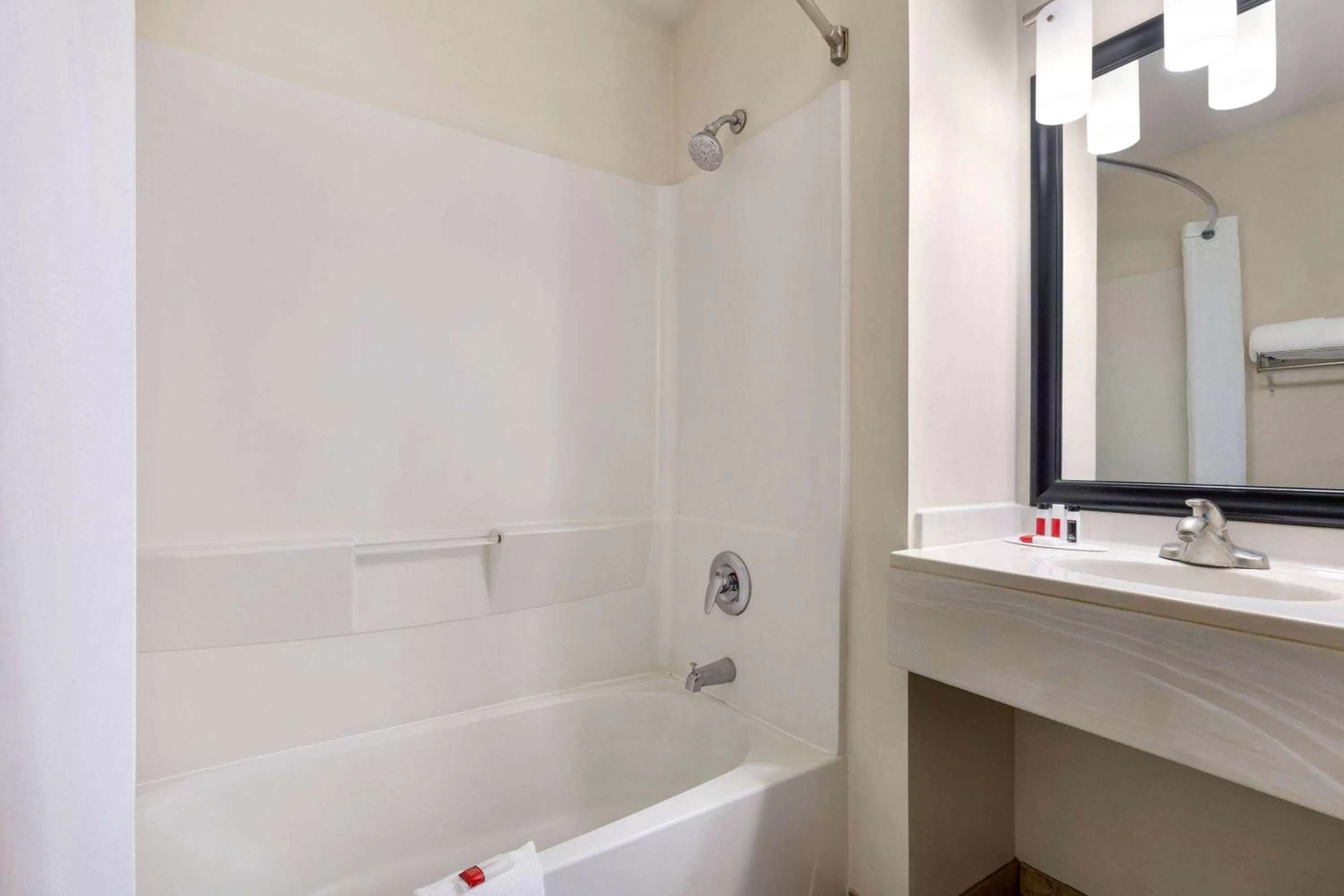 King Room - Non-Smoking in Super 8 by Wyndham Grove City