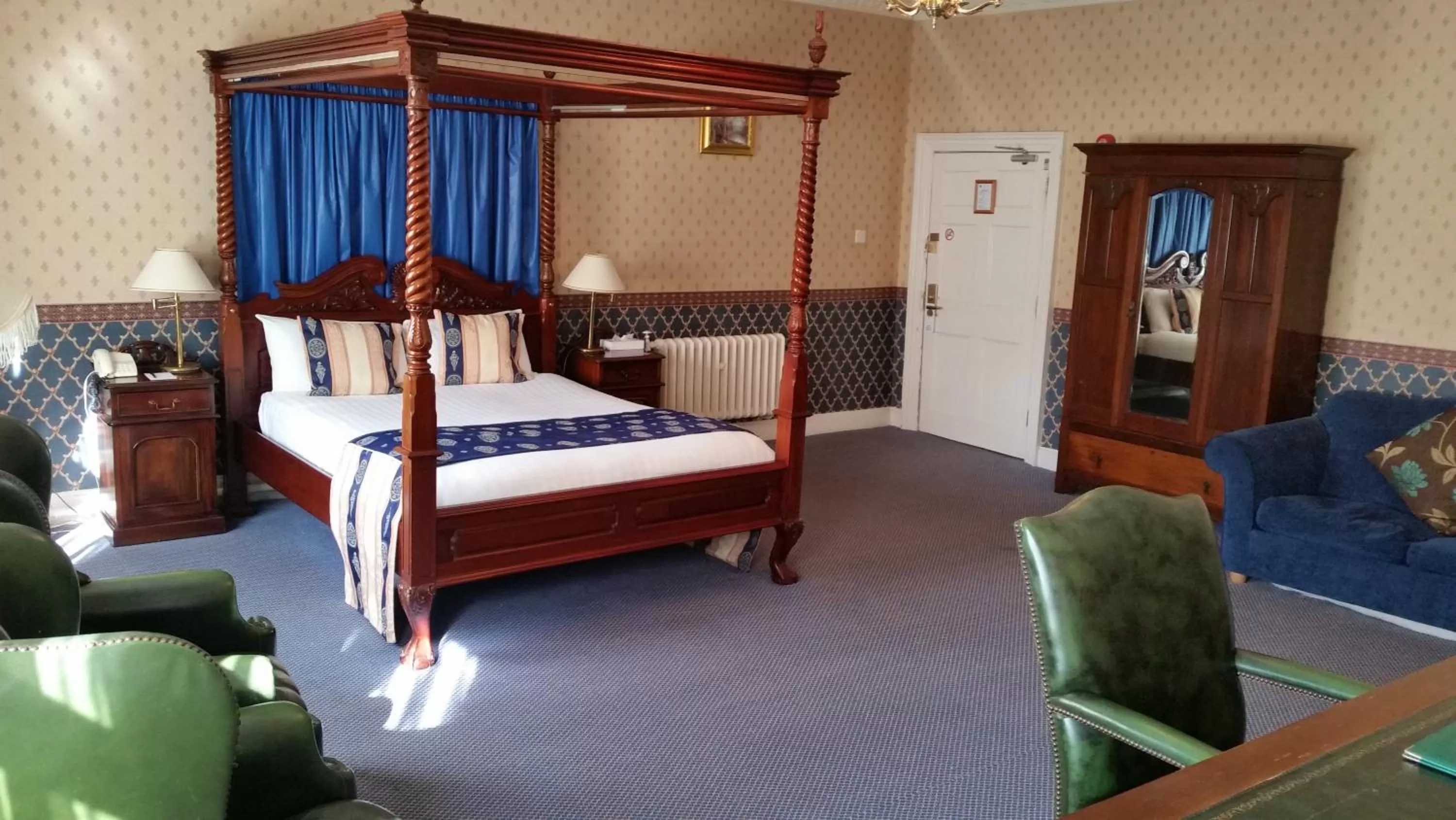 Four Poster Room in Haughton Hall Hotel & Leisure Club