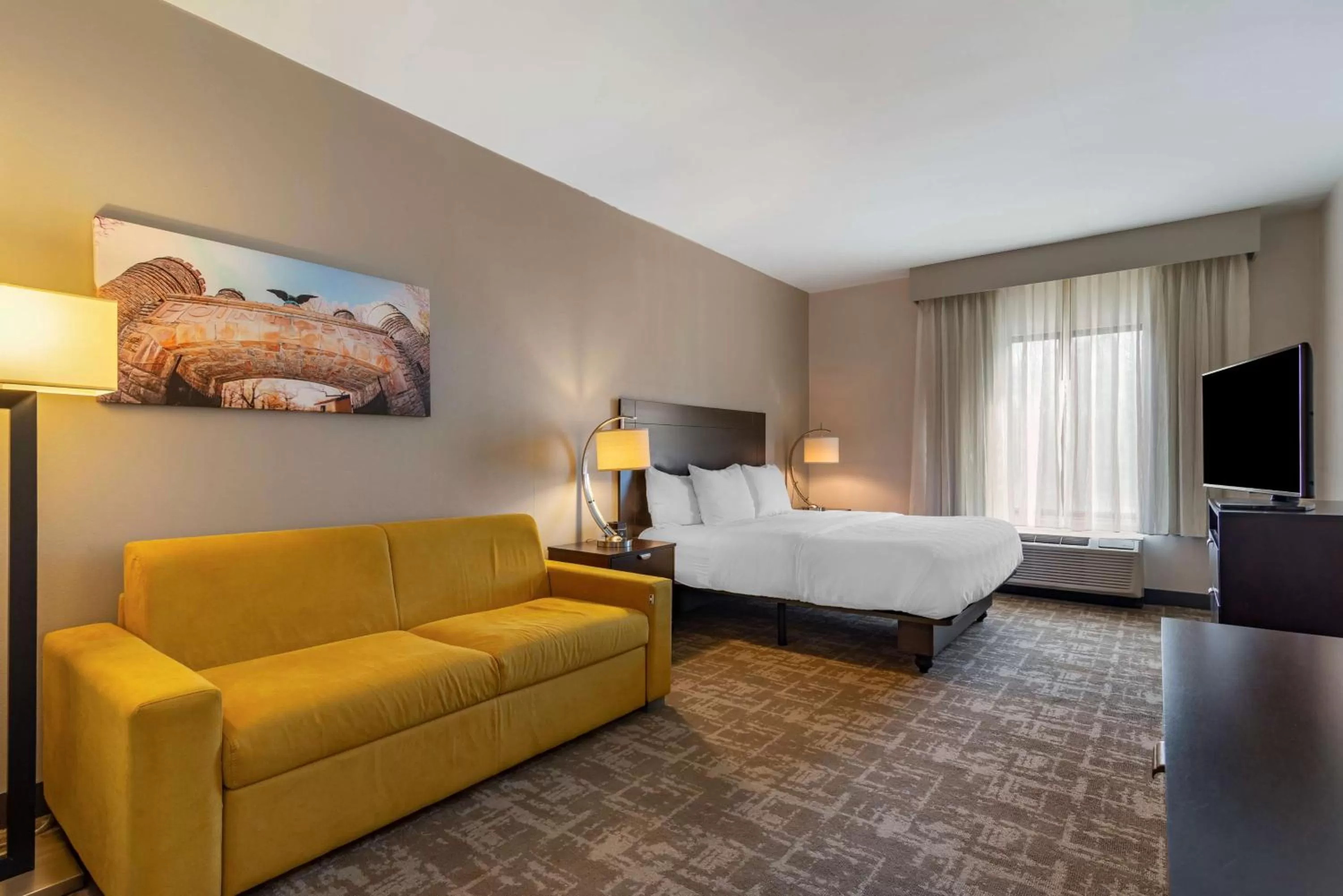 King Room with Sofa Bed - Non-Smoking in Best Western Plus Dalton Inn