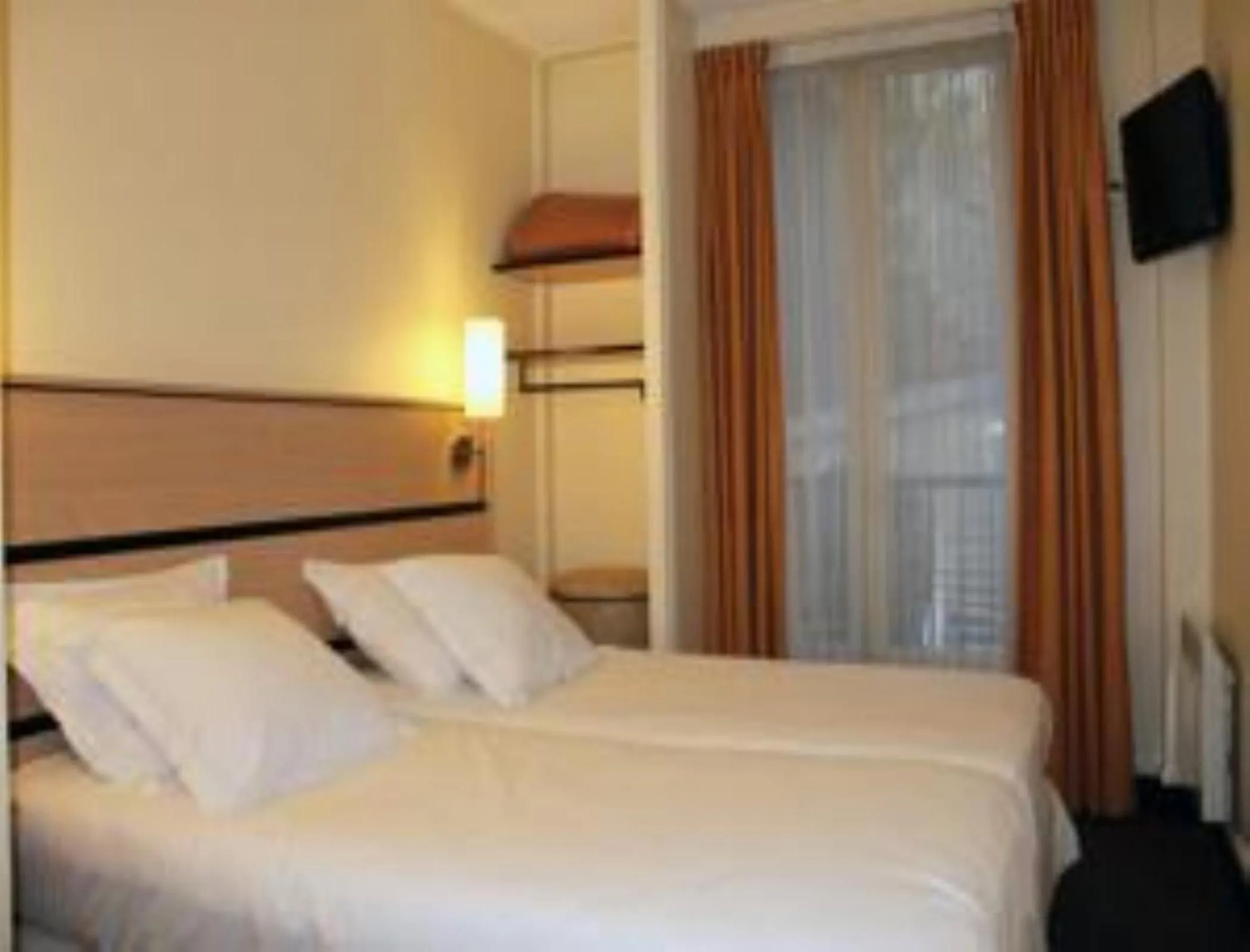 Single Room - single occupancy in New Hotel Saint Lazare