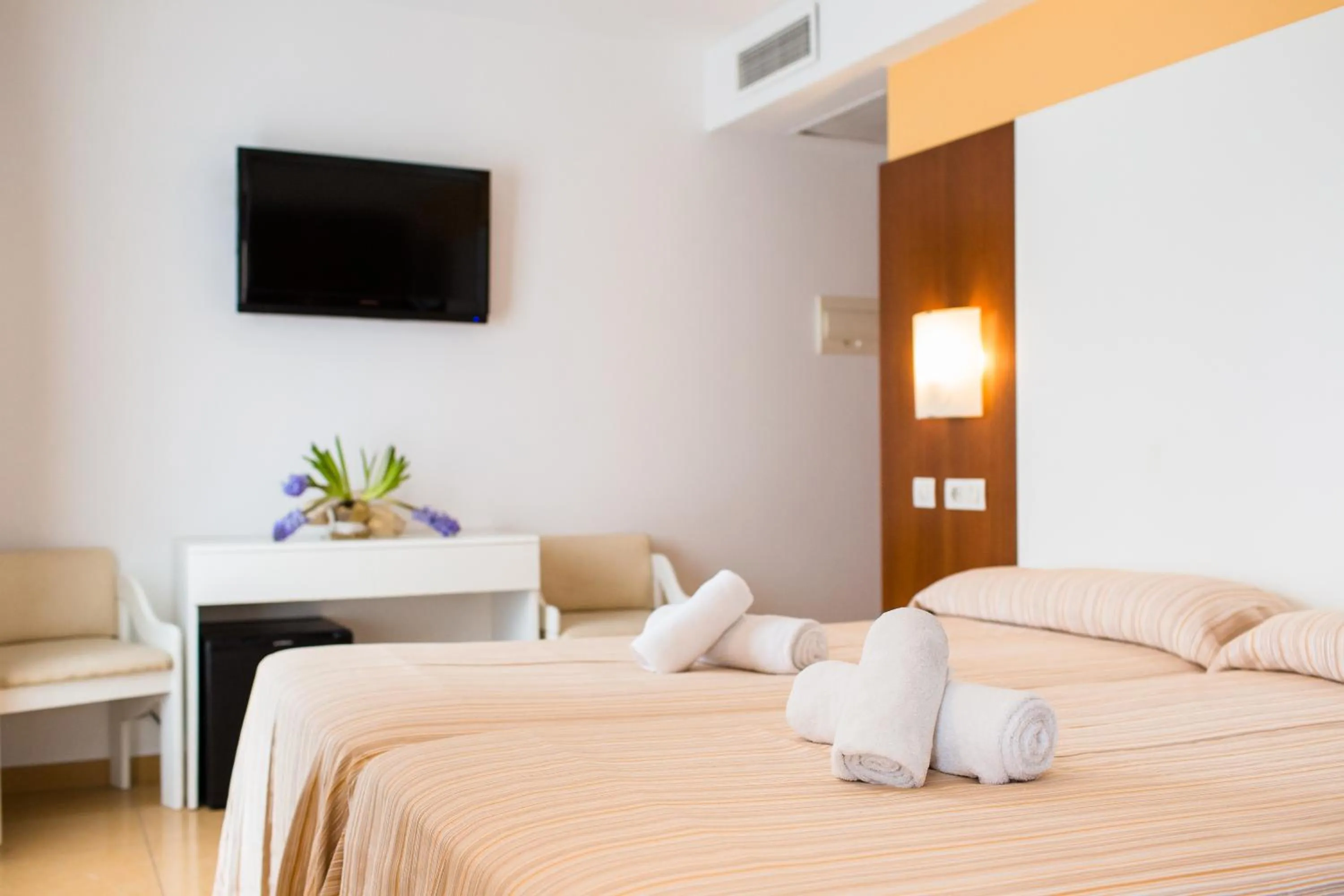 Twin Room in Hostal Ciutadella