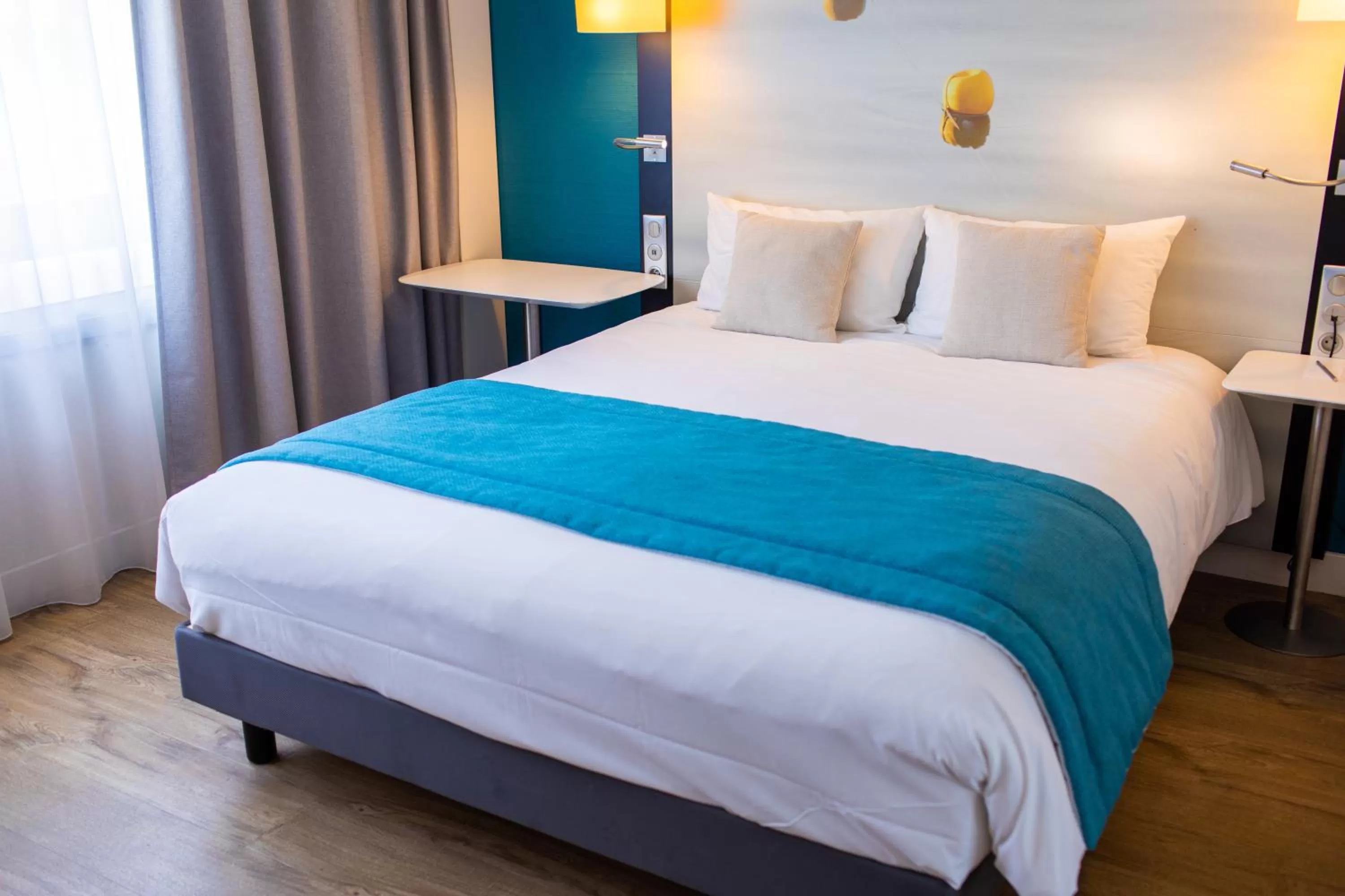 Bedroom, Bed in Mercure Lorient Centre