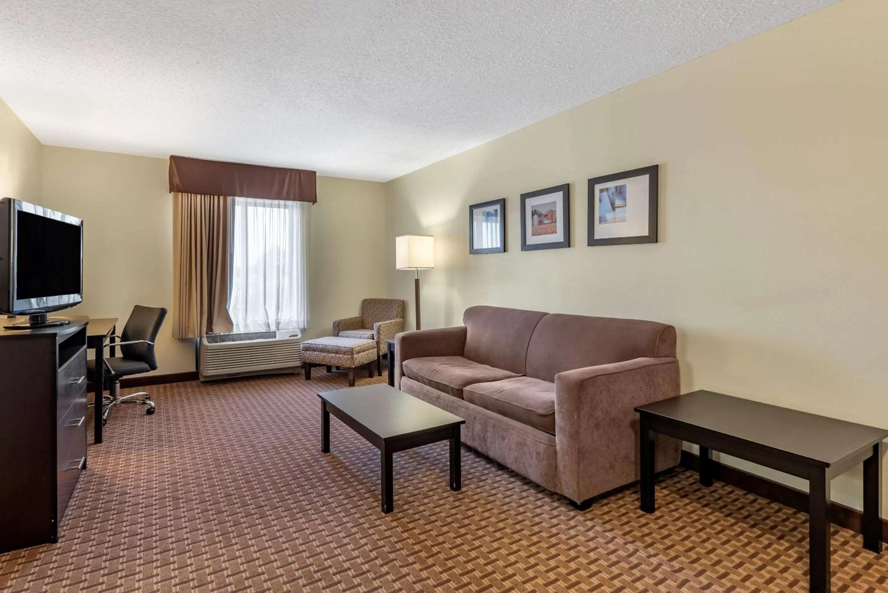 King Suite - Non-Smoking in Comfort Inn & Suites Warsaw near US-30