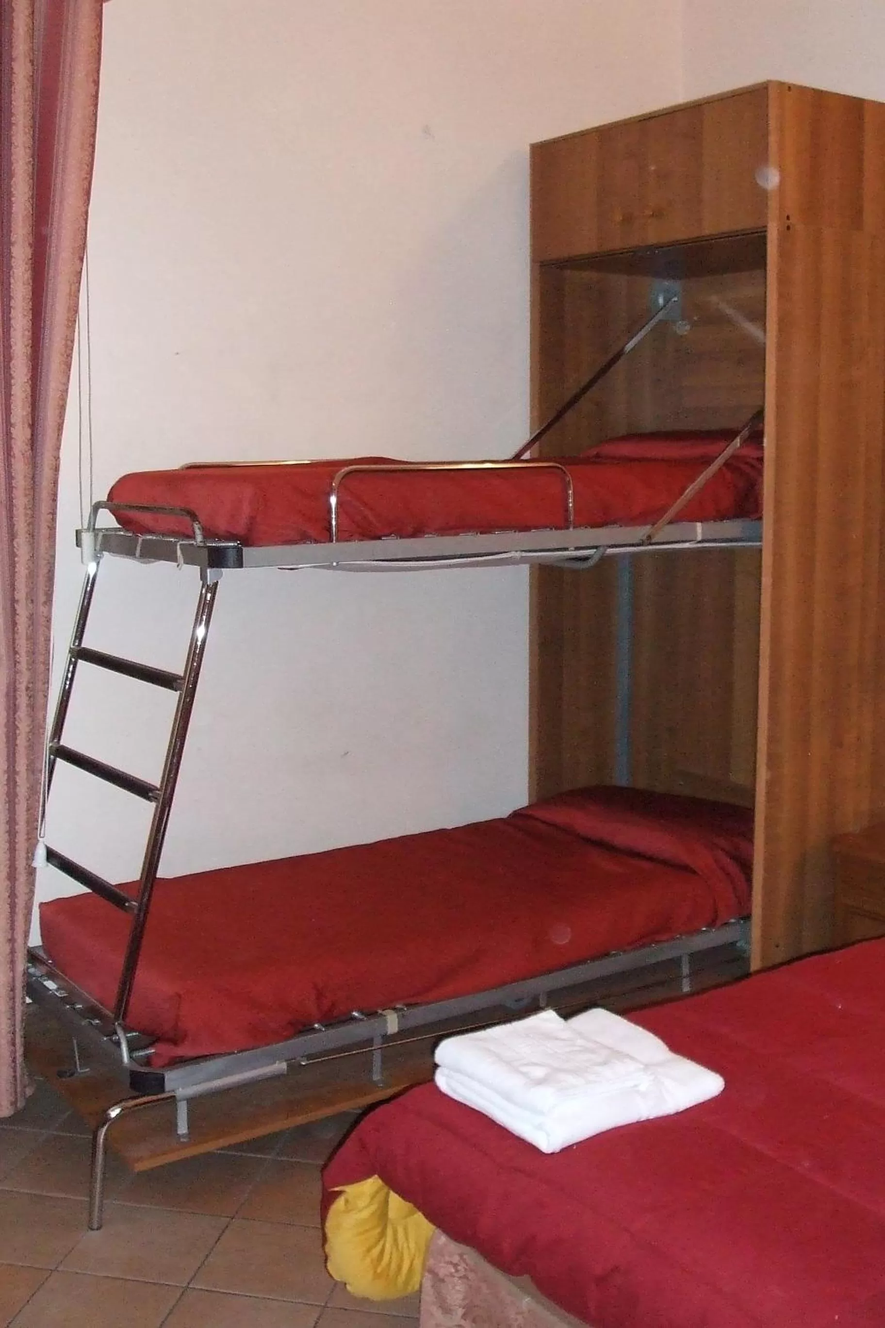 Quadruple Room in Cambridge Hotel