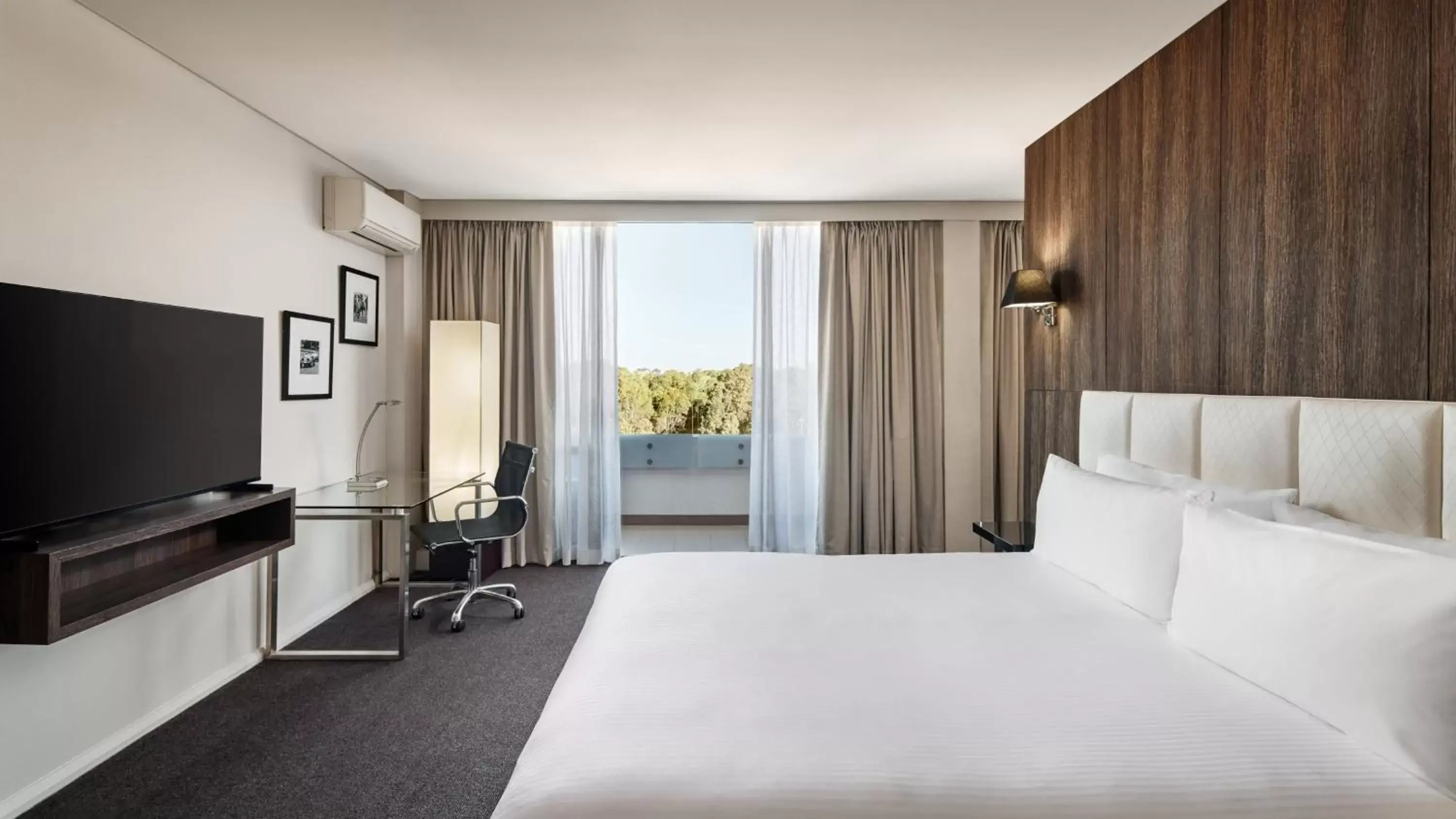Holiday Inn Warwick Farm by IHG Holiday Inn Warwick Farm by IHG