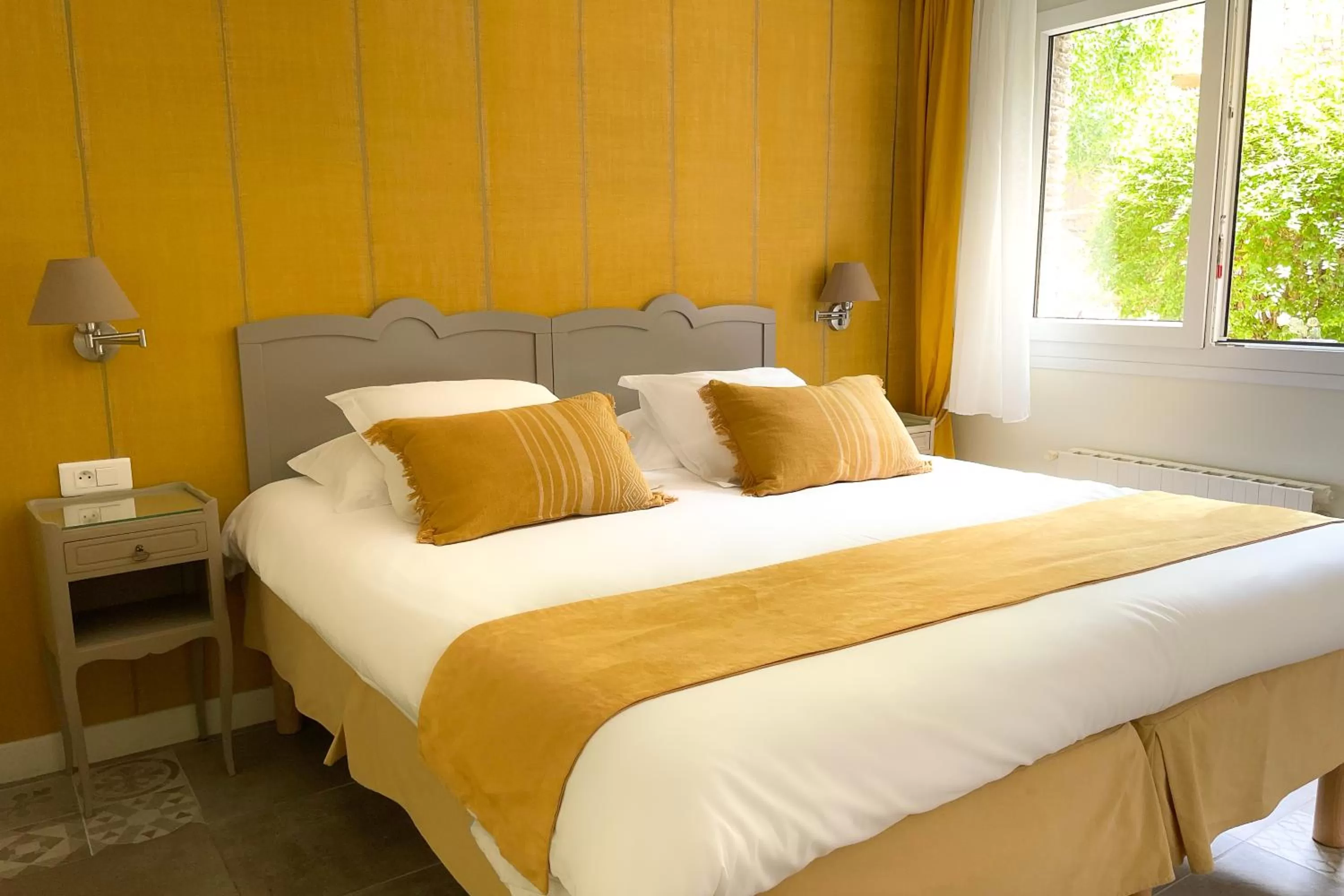 Superior Double Room with Garden View in Hotel Le Magnan