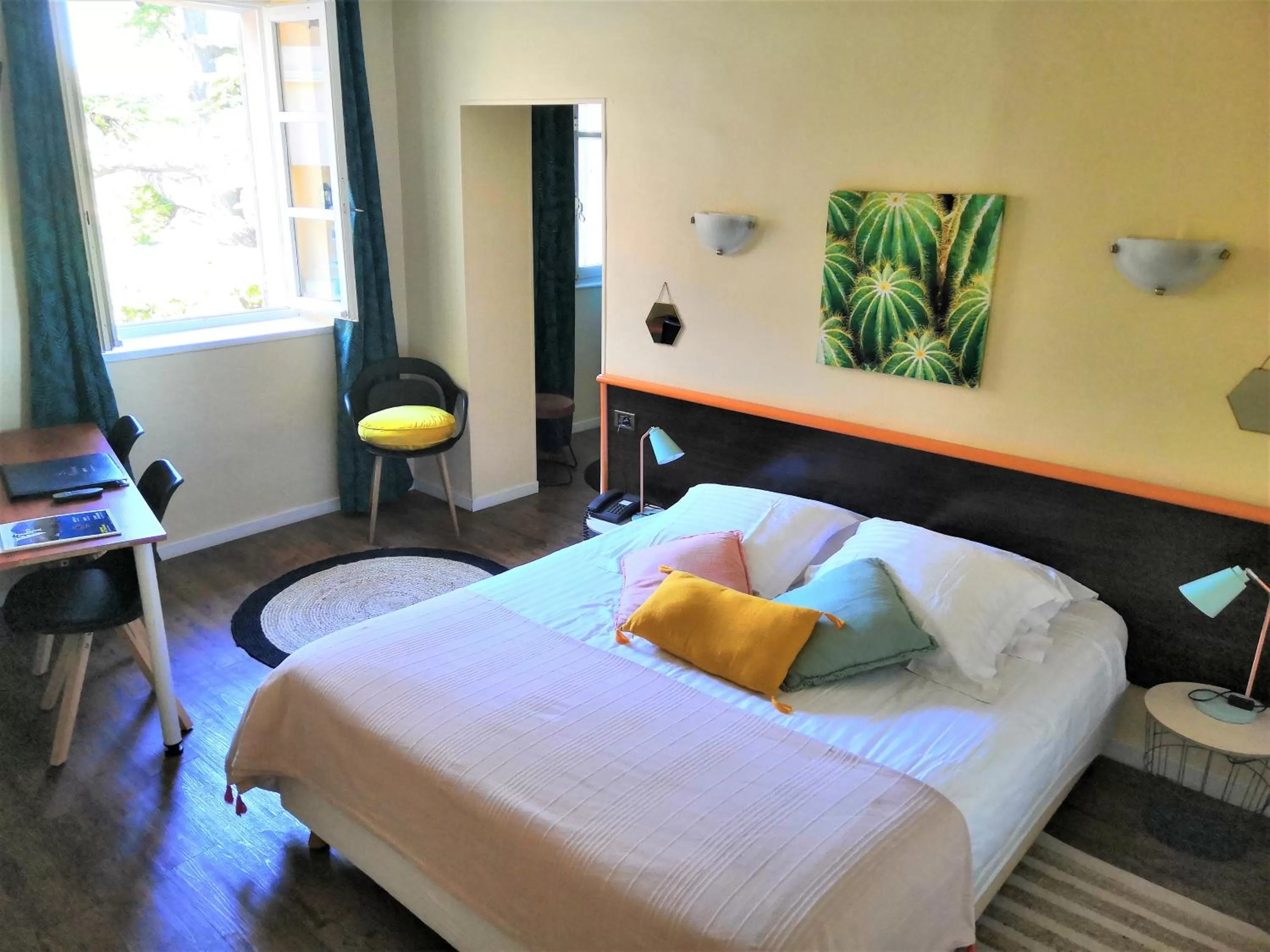 Superior Double Room with Garden View in Hôtel Le Victoria