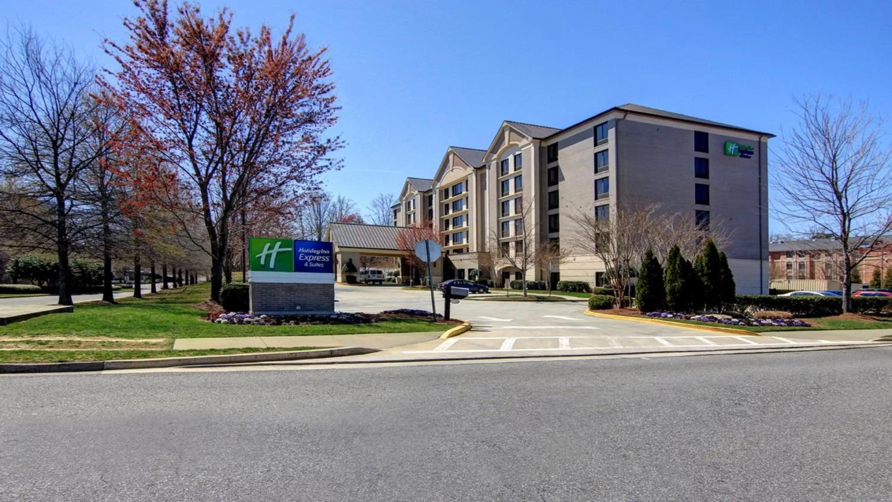 Holiday Inn Express & Suites Alpharetta by IHG