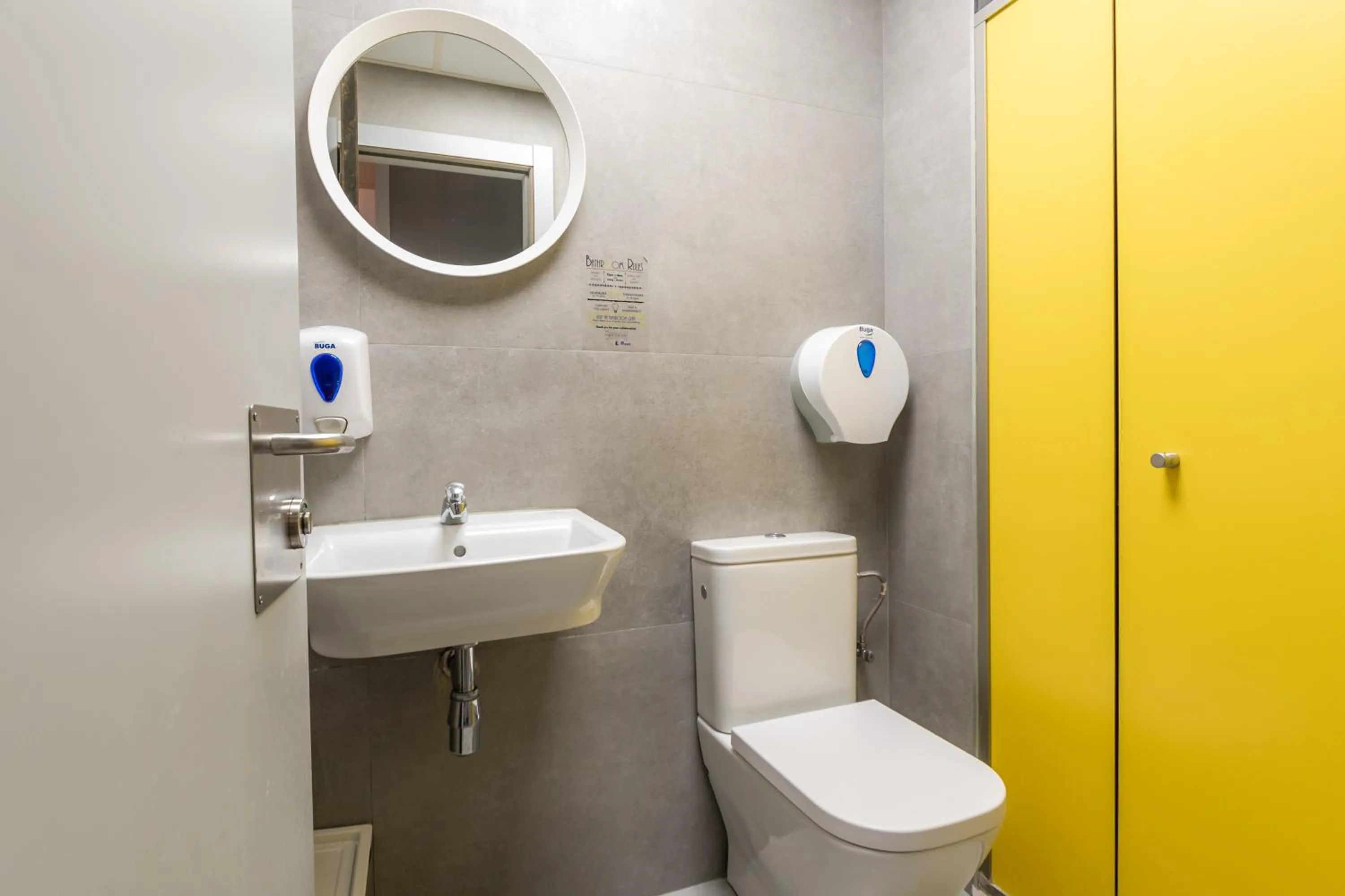 Economy Quadruple Room in Sun & Moon Hostel