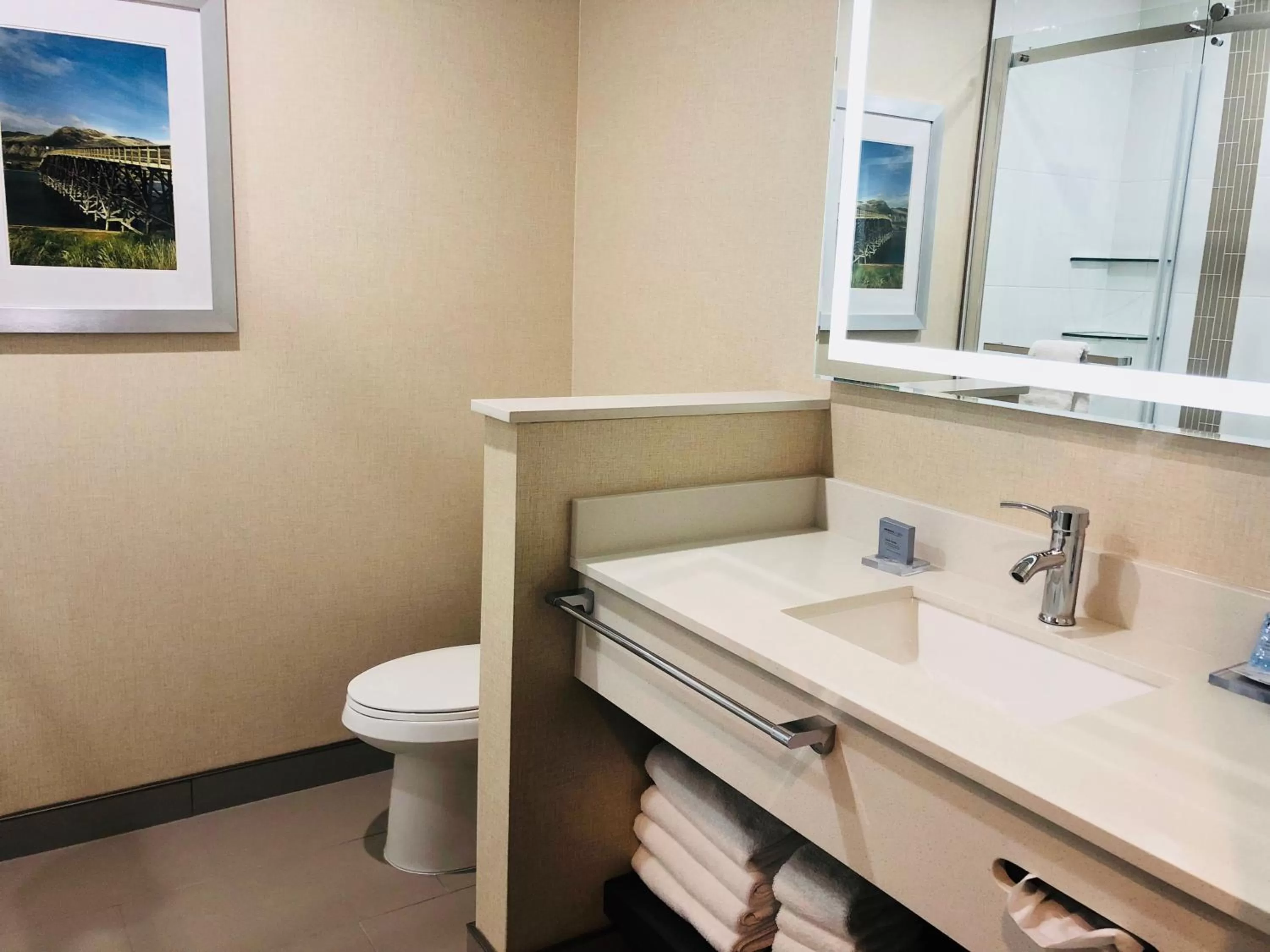 Queen Room with Two Queen Beds - Mobility Access/Non-Smoking in Wingate by Wyndham Kamloops