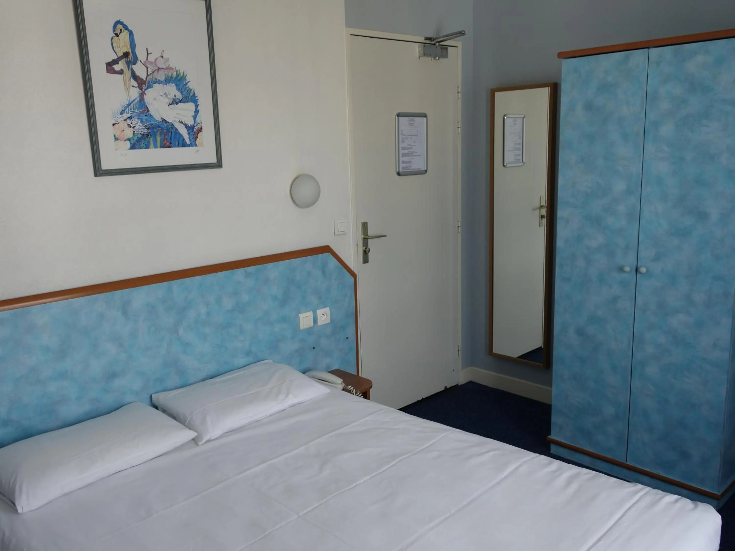 Double Room in Hotel Royal Mansart