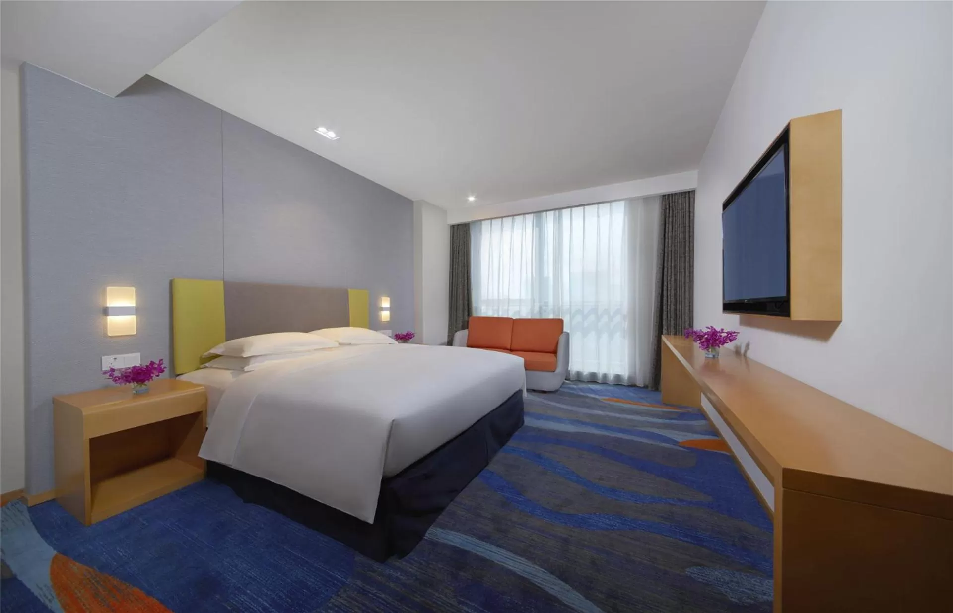 Standard King Room - Disability Access in Holiday Inn Express Zhengzhou Zhengdong by IHG