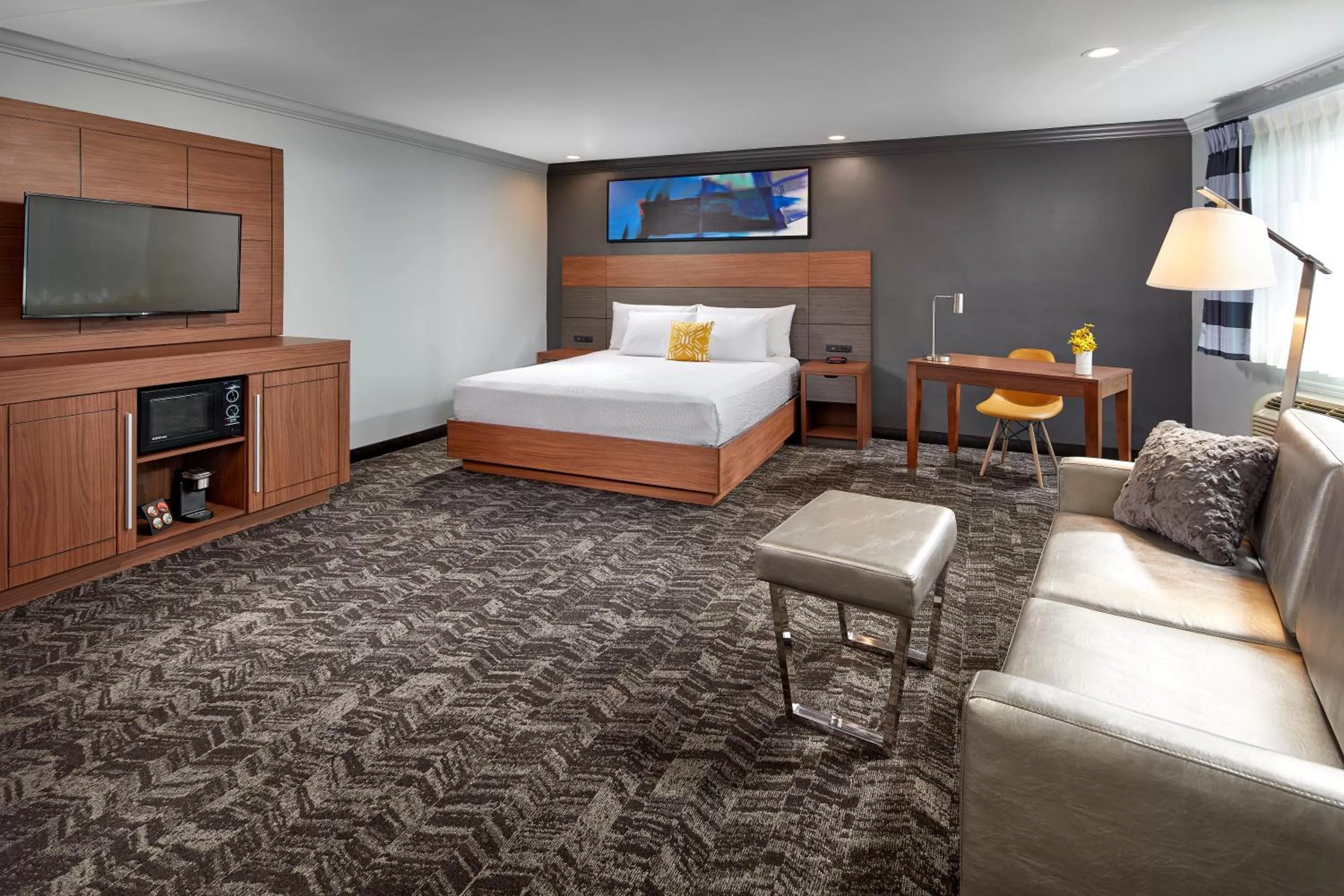 King Suite in Studio Inn & Suites at Promenade Downey