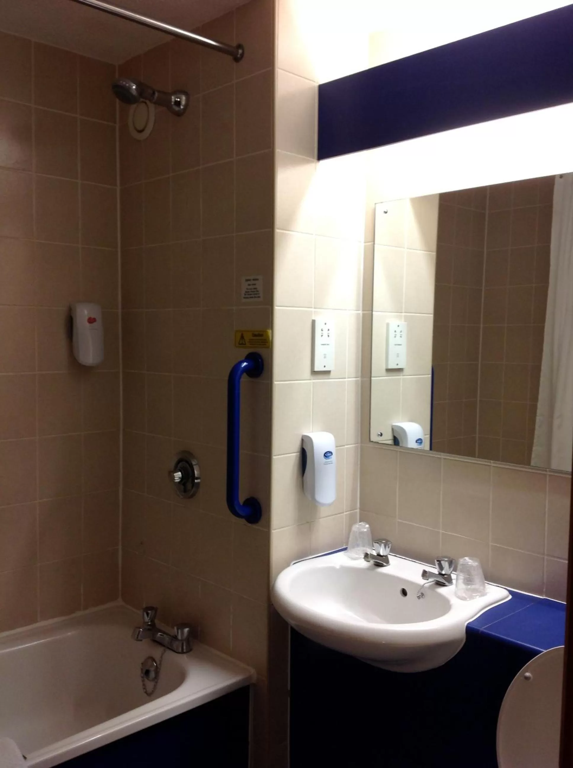 Twin Room in Days Inn Magor