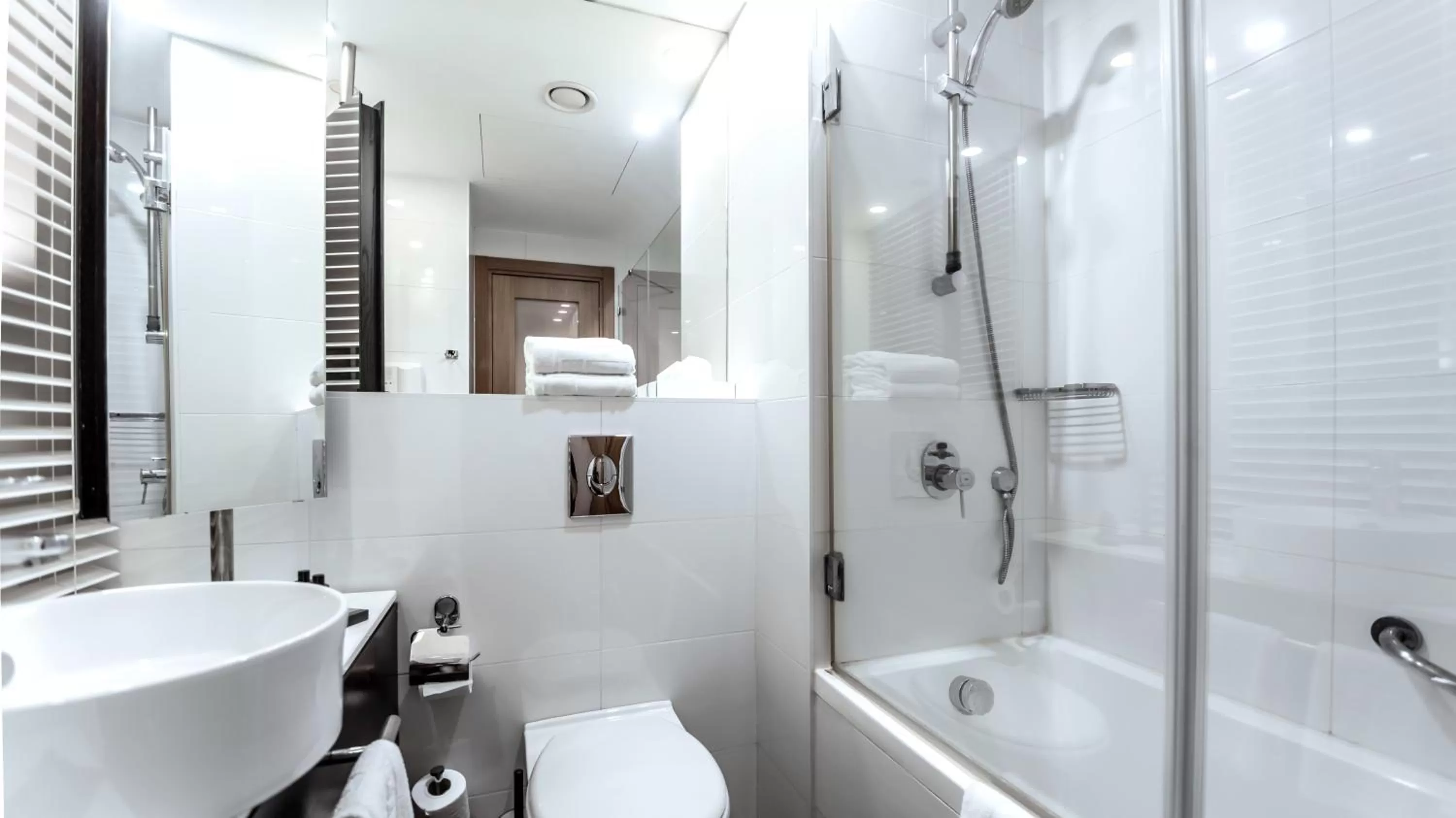 Deluxe Double or Twin Room in Benjamin Business Hotel