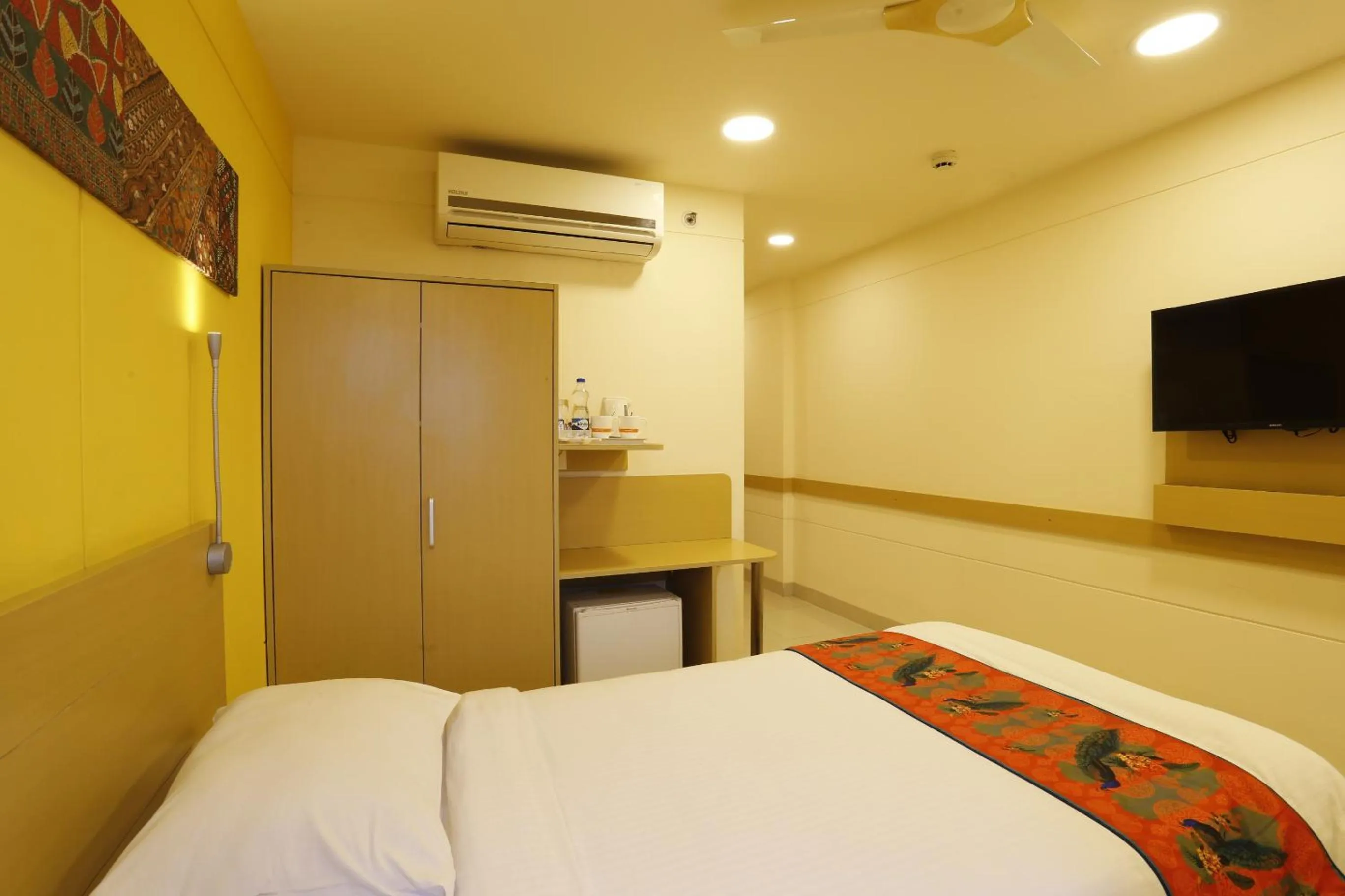 Superior Queen Room - single occupancy in Ginger Vapi