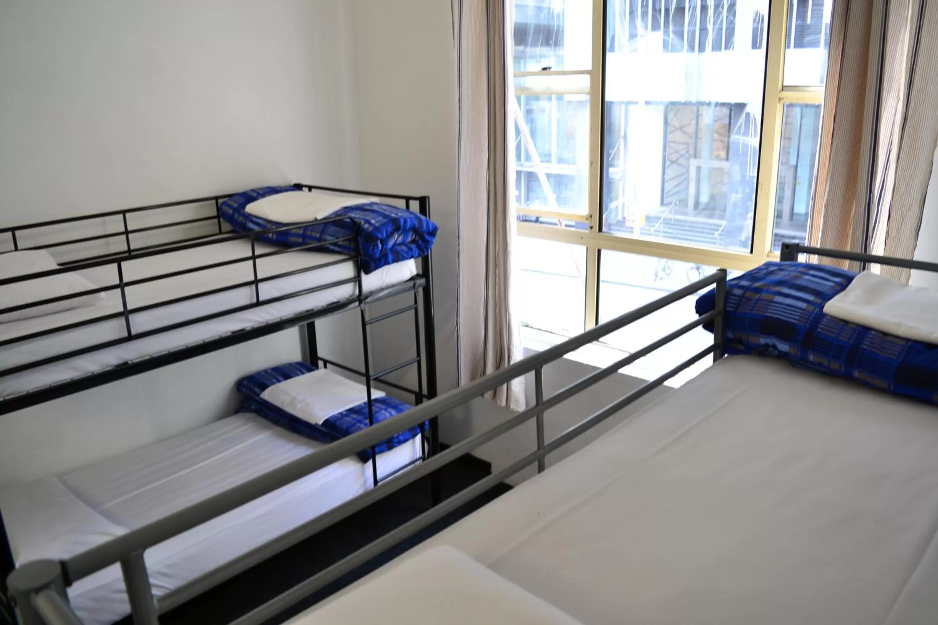 Bed in 4-Bed Mixed Dormitory Room with Shared Bathroom in Maze Backpackers - Sydney