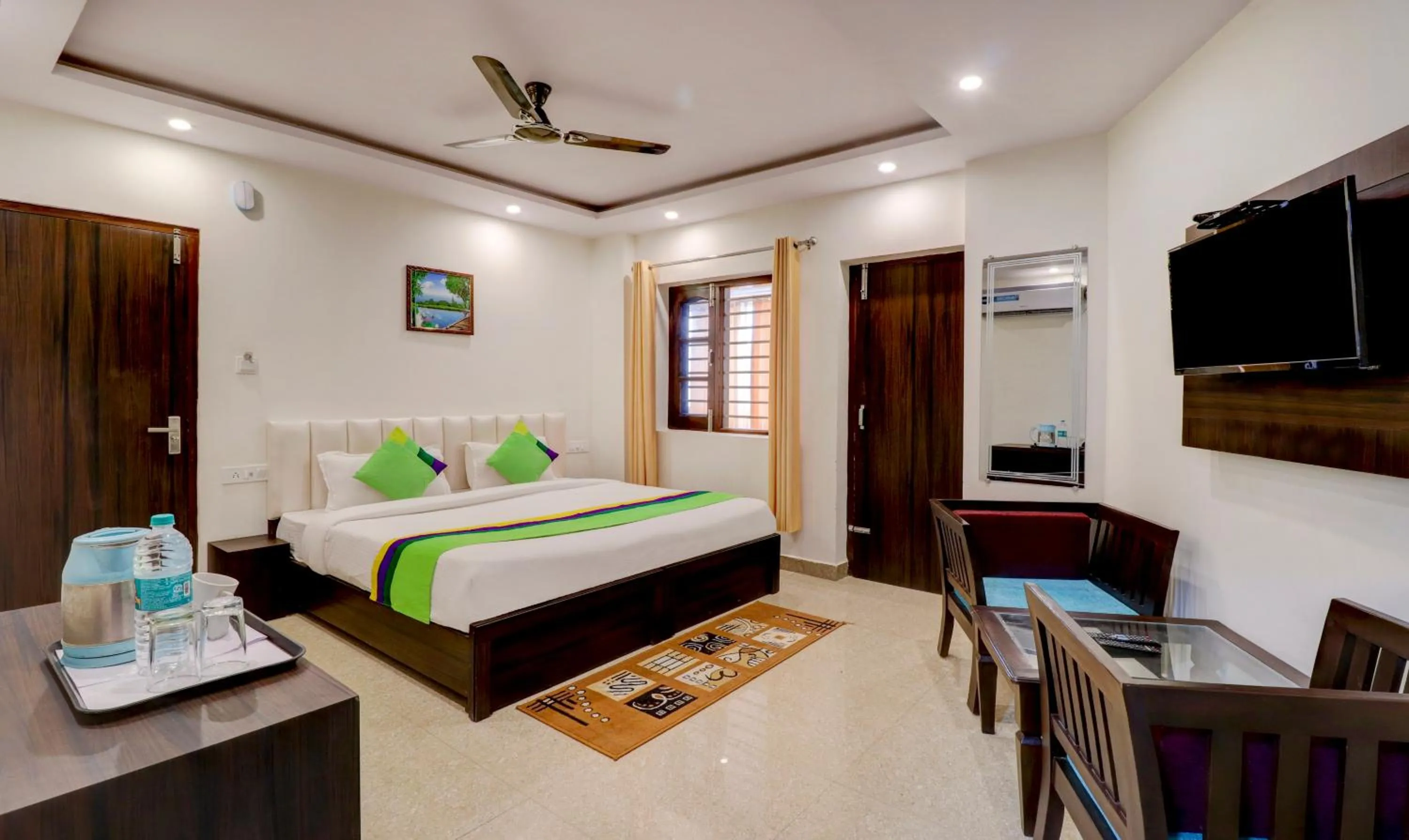 Deluxe Double Room in Itsy Hotels NV, Tapovan