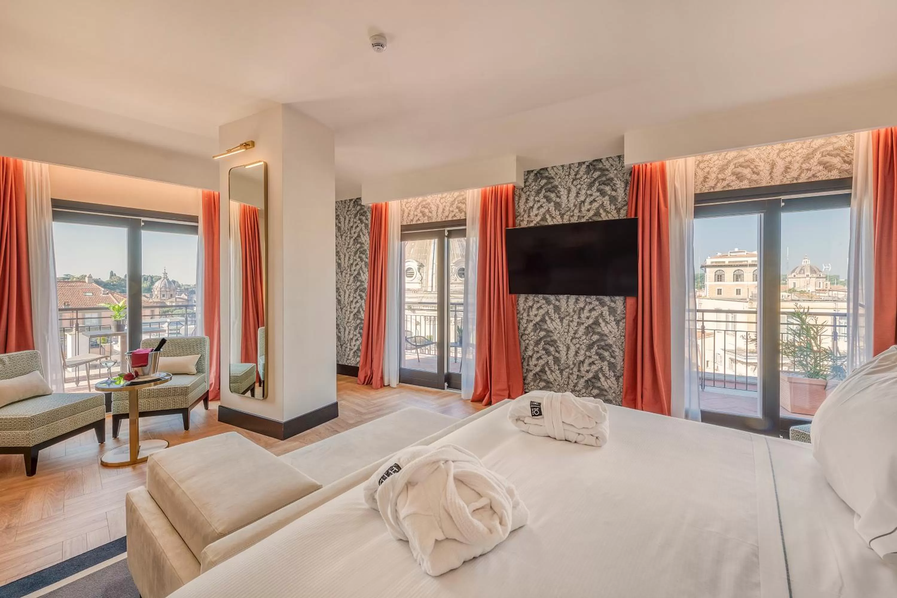 Panoramic Junior Suite with Terrace in H10 Palazzo Galla