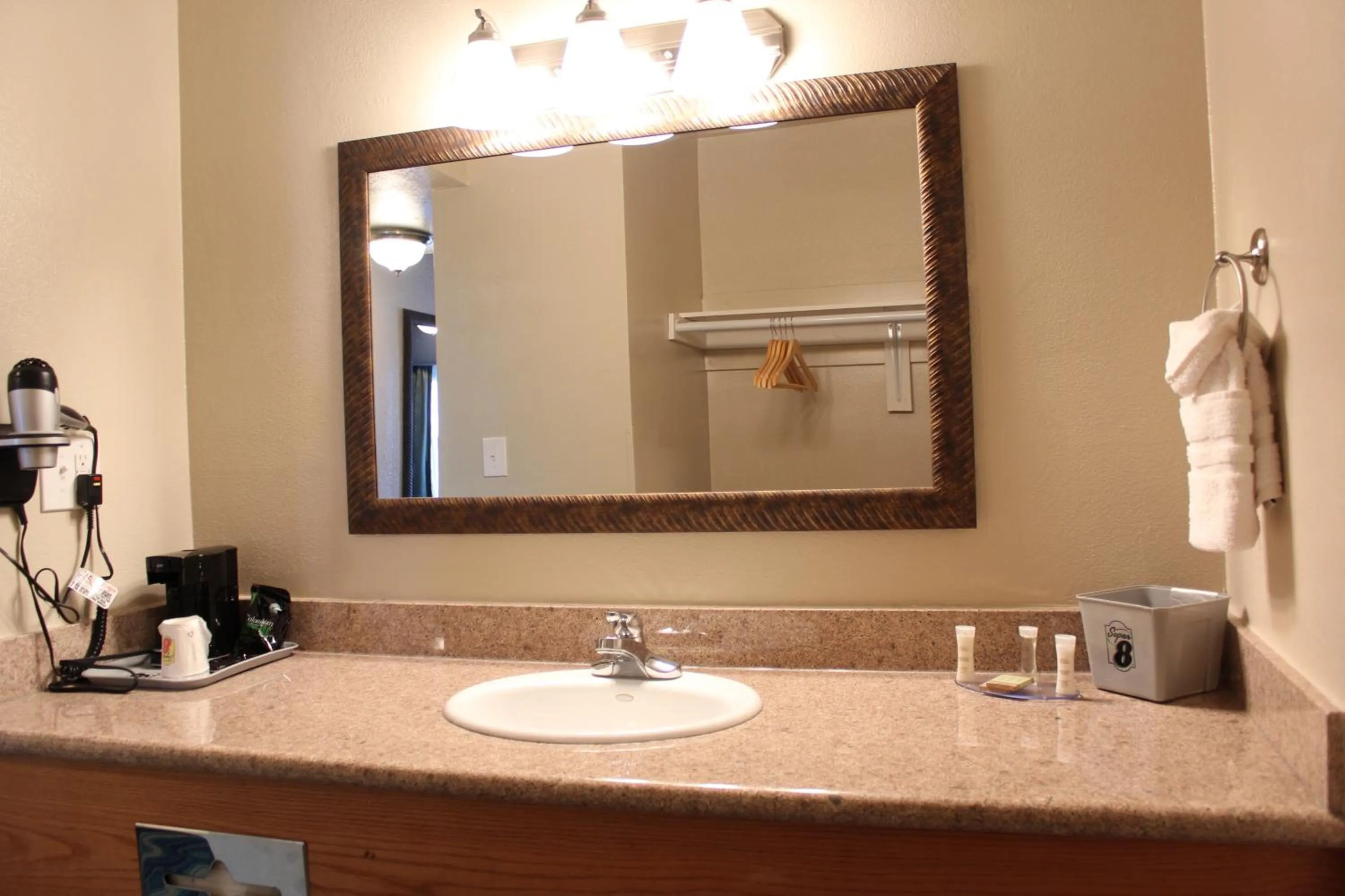 King Suite - Non-Smoking in Super 8 by Wyndham Vallejo/Napa Valley