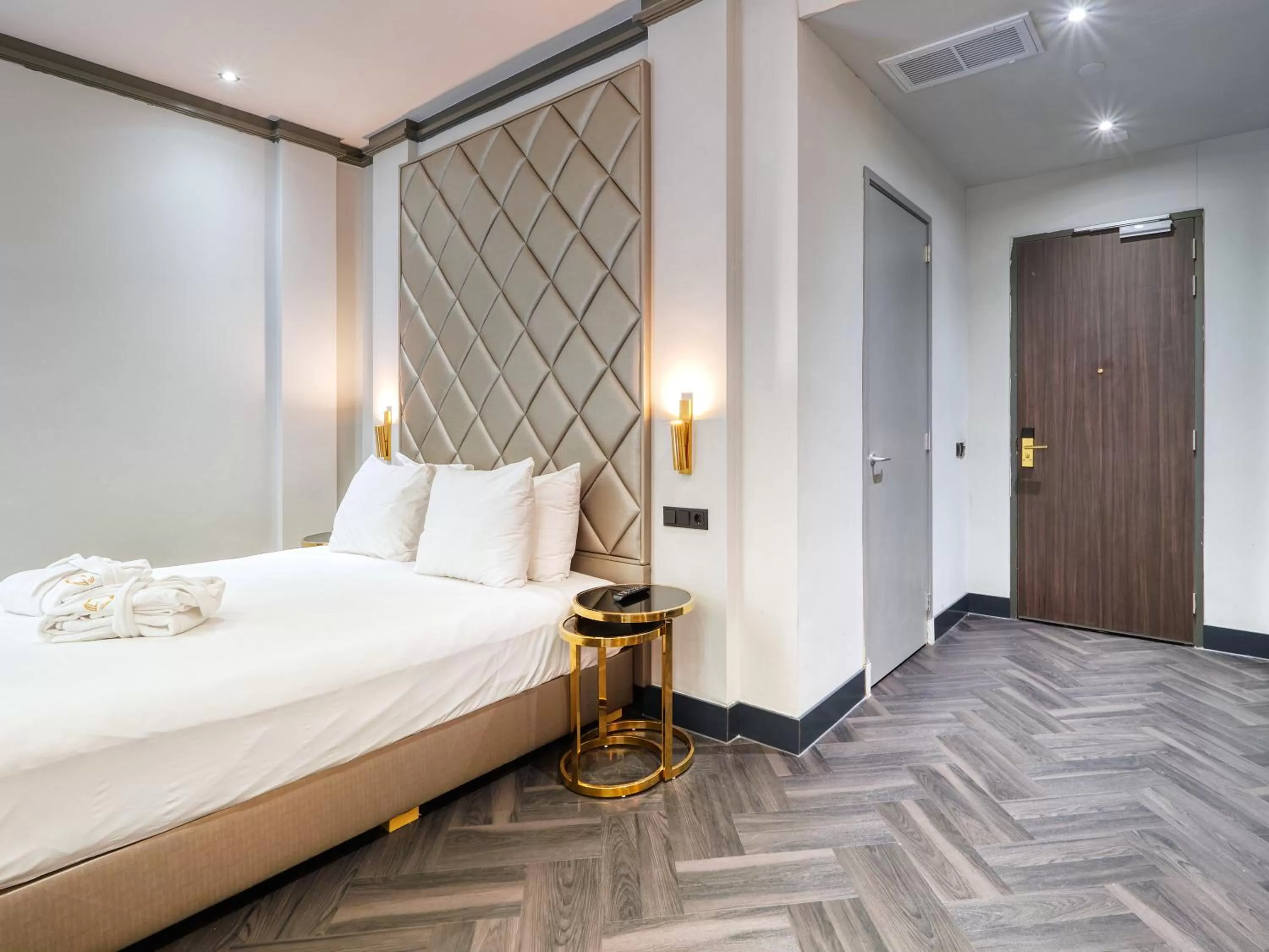 Deluxe Bubble Bath Room with Double Bed Patio View in G Experience Hotel